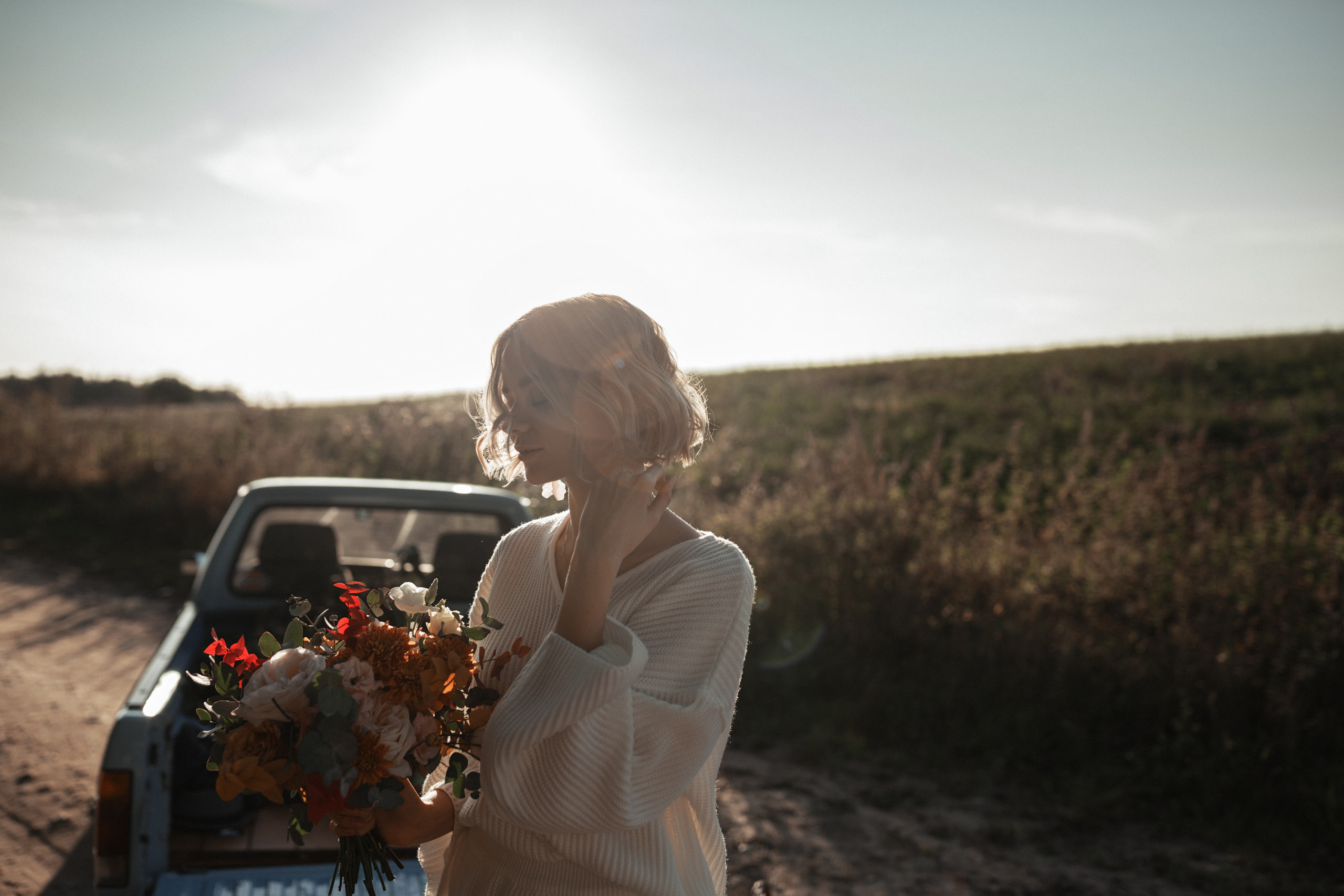 Чувственная фотосессия  в поле