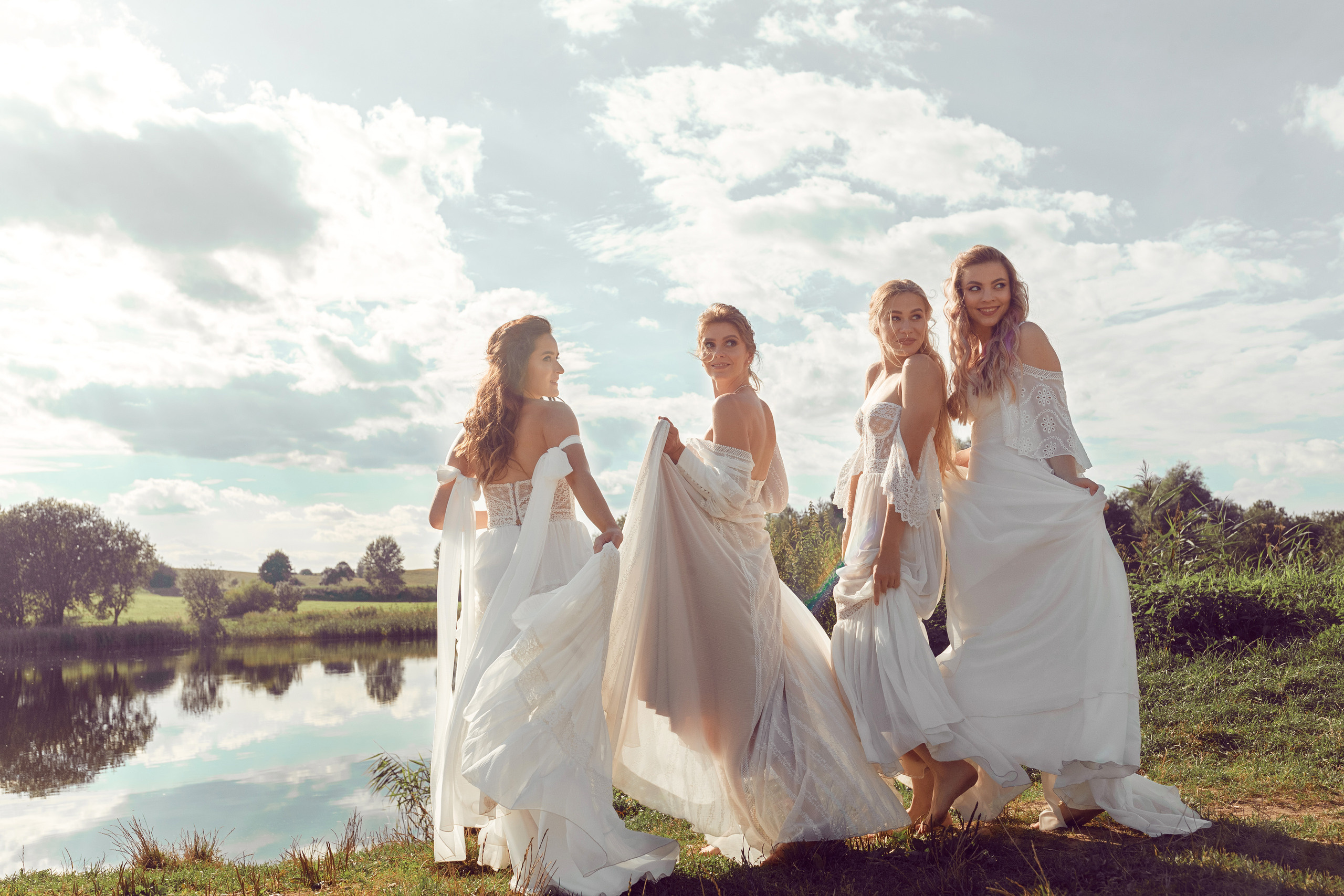 Стилизованная фотосессия молодой пары на закате