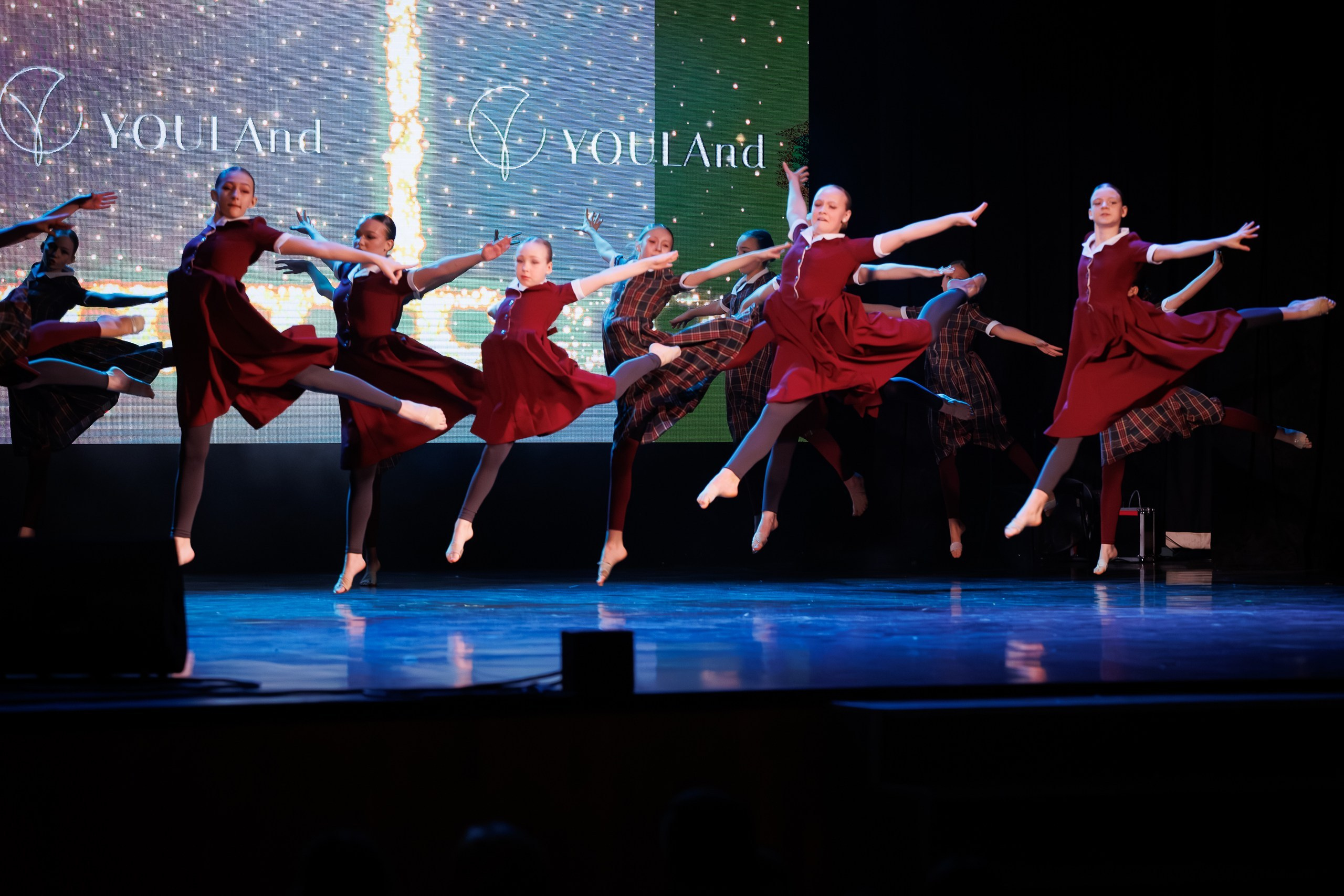 Фотосъемка отчетного концерта танцевальной студии YOU LAnd. Спортивный фотограф Екатеринбург Онлайн трансляции
