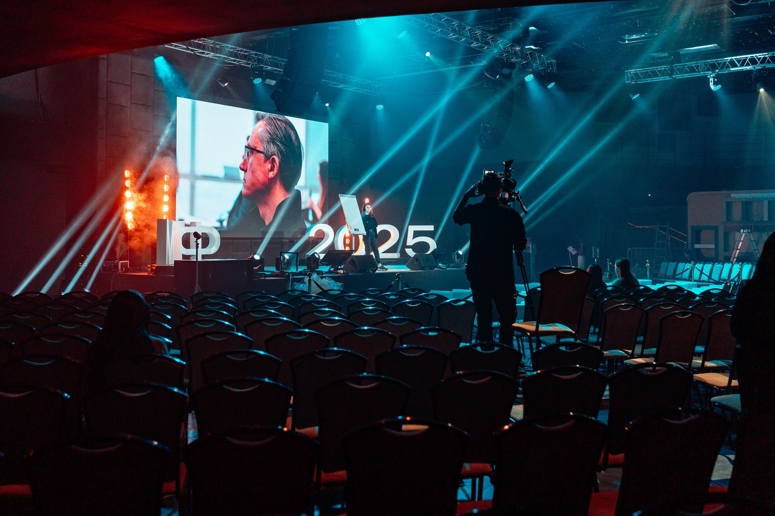 Услуги фотографа на конференции. Репортажный фотограф в Москве Измалков Артем