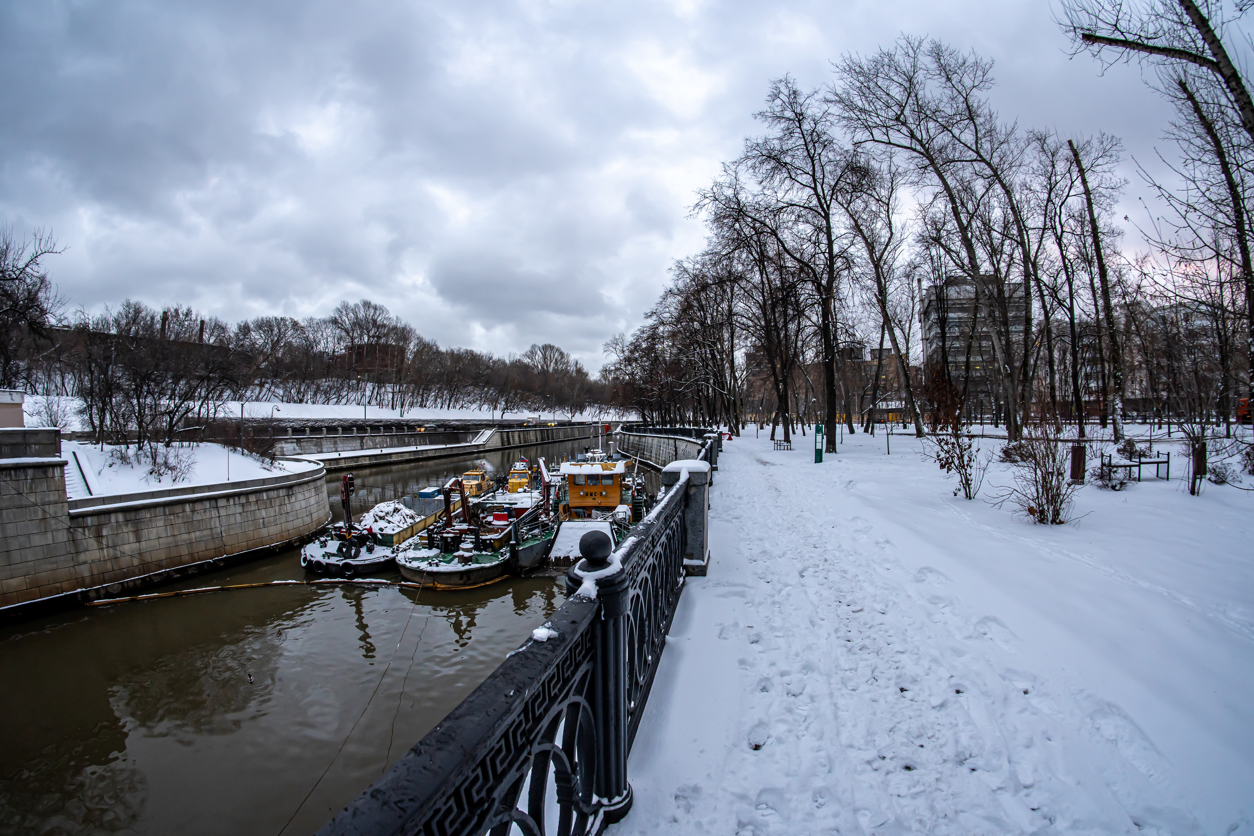 Вид на Сыромятнический гидроузел