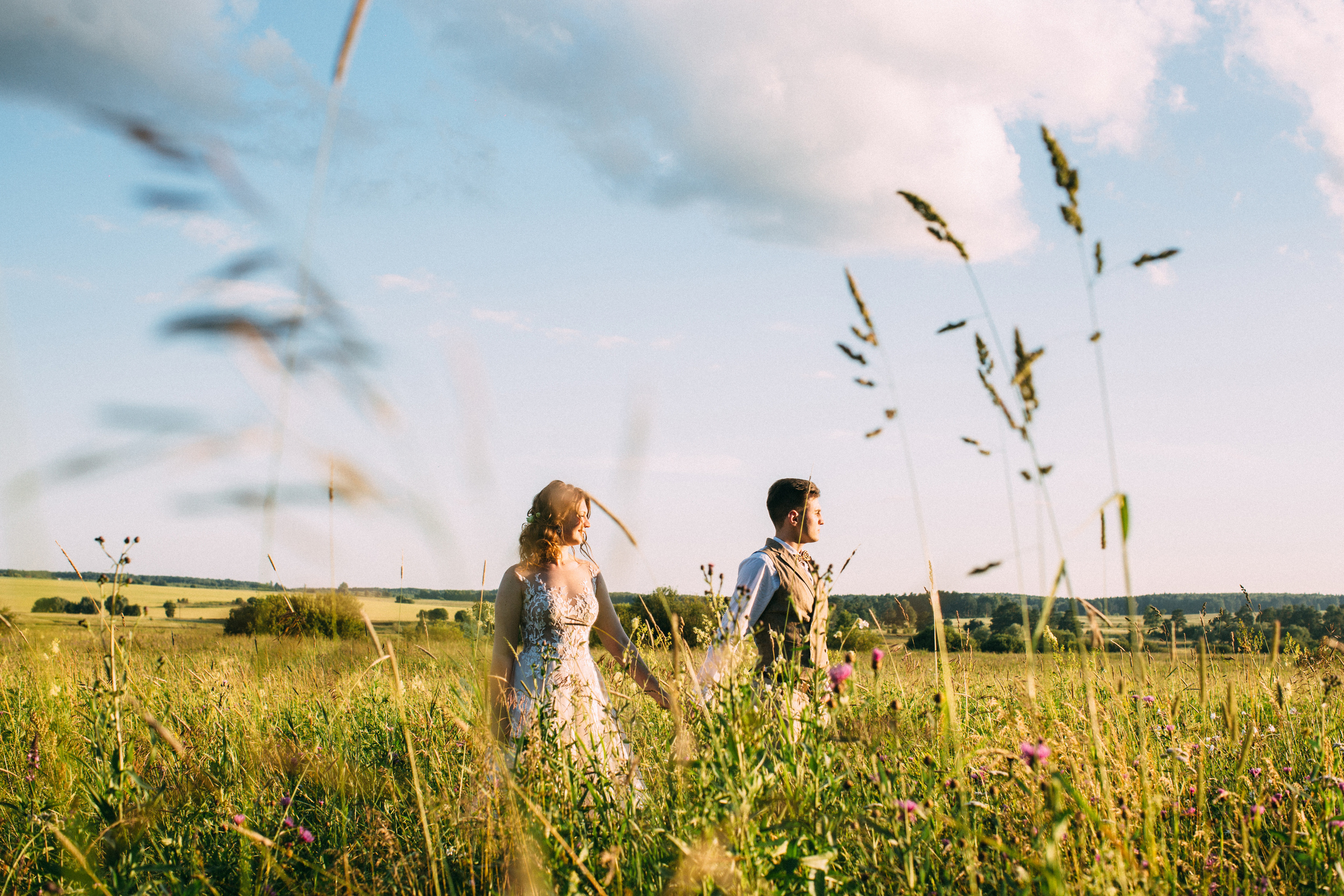 Фотография на поле, профессиональный фотограф, красивый кадр