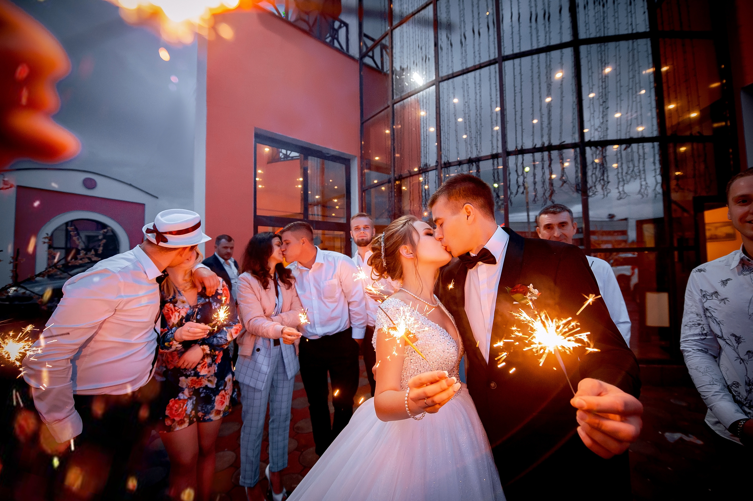 Чем разнообразить свадебную прогулку?. Свадебный и семейный фотограф Виктория Носачёва. Щелково, Москва и МО