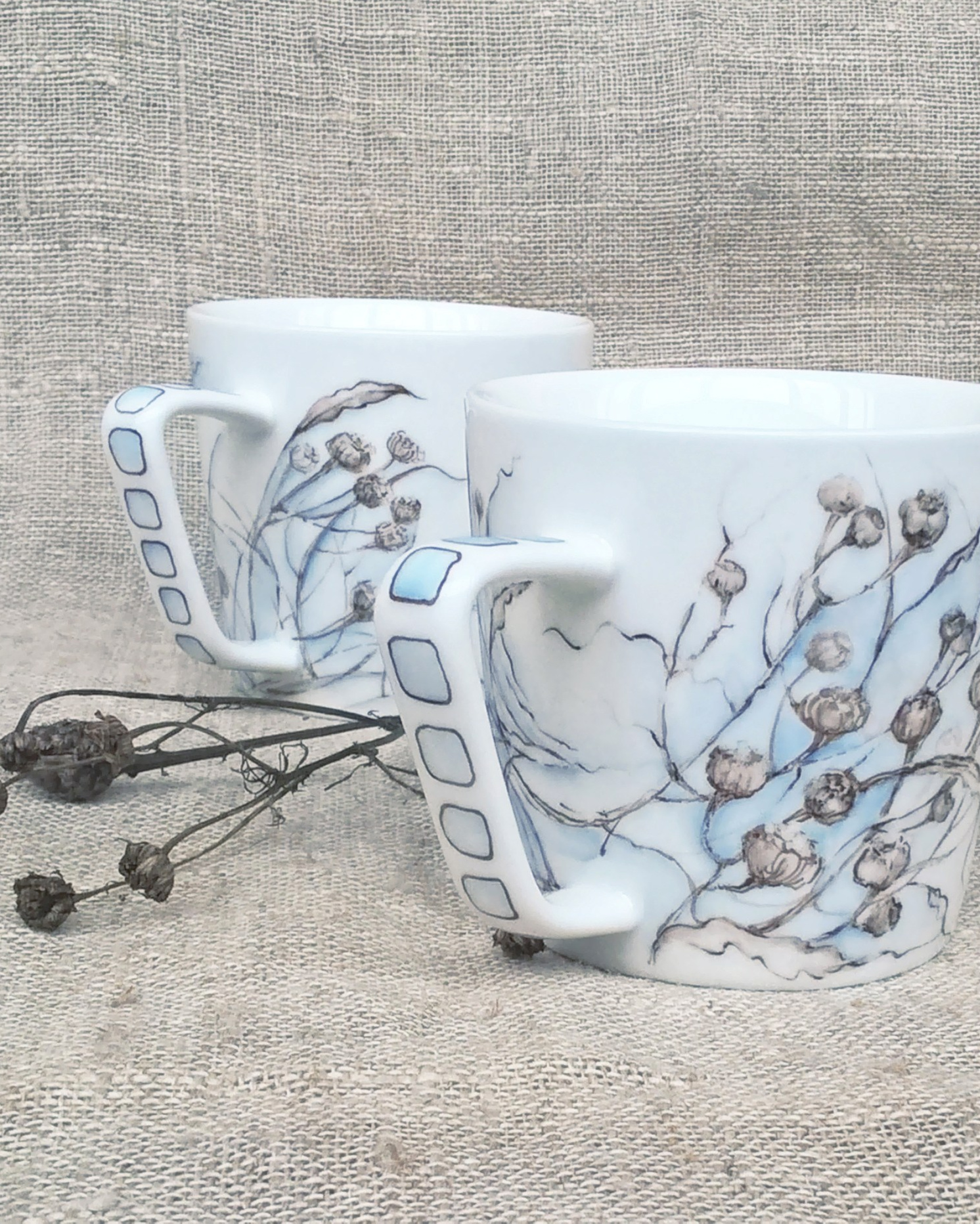 Ежик в тумане. Костяной фарфор ИФЗ. Надглазурная роспись по фарфору в Санкт-Петербурге.