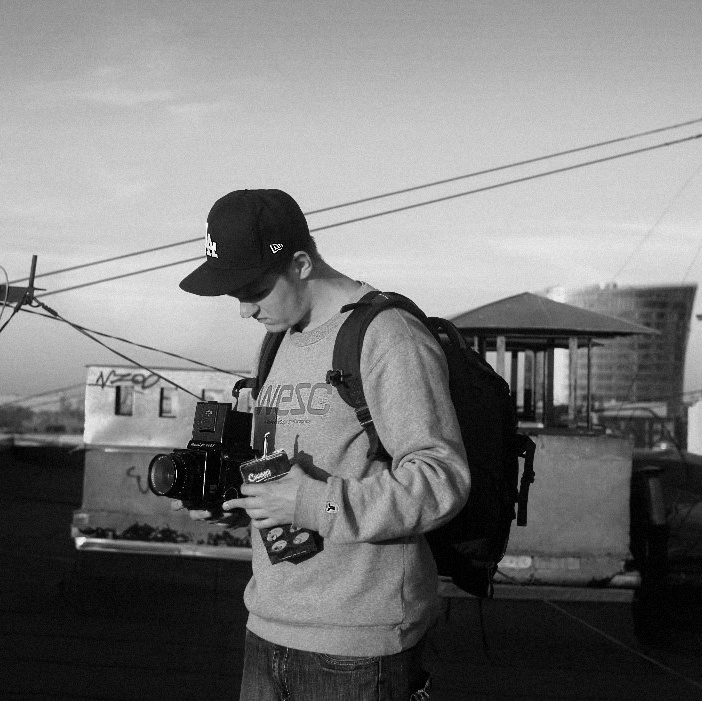 CONTACT. Photographer Kostya Jonaitis (streetphotography, BBC News, Fashion)
