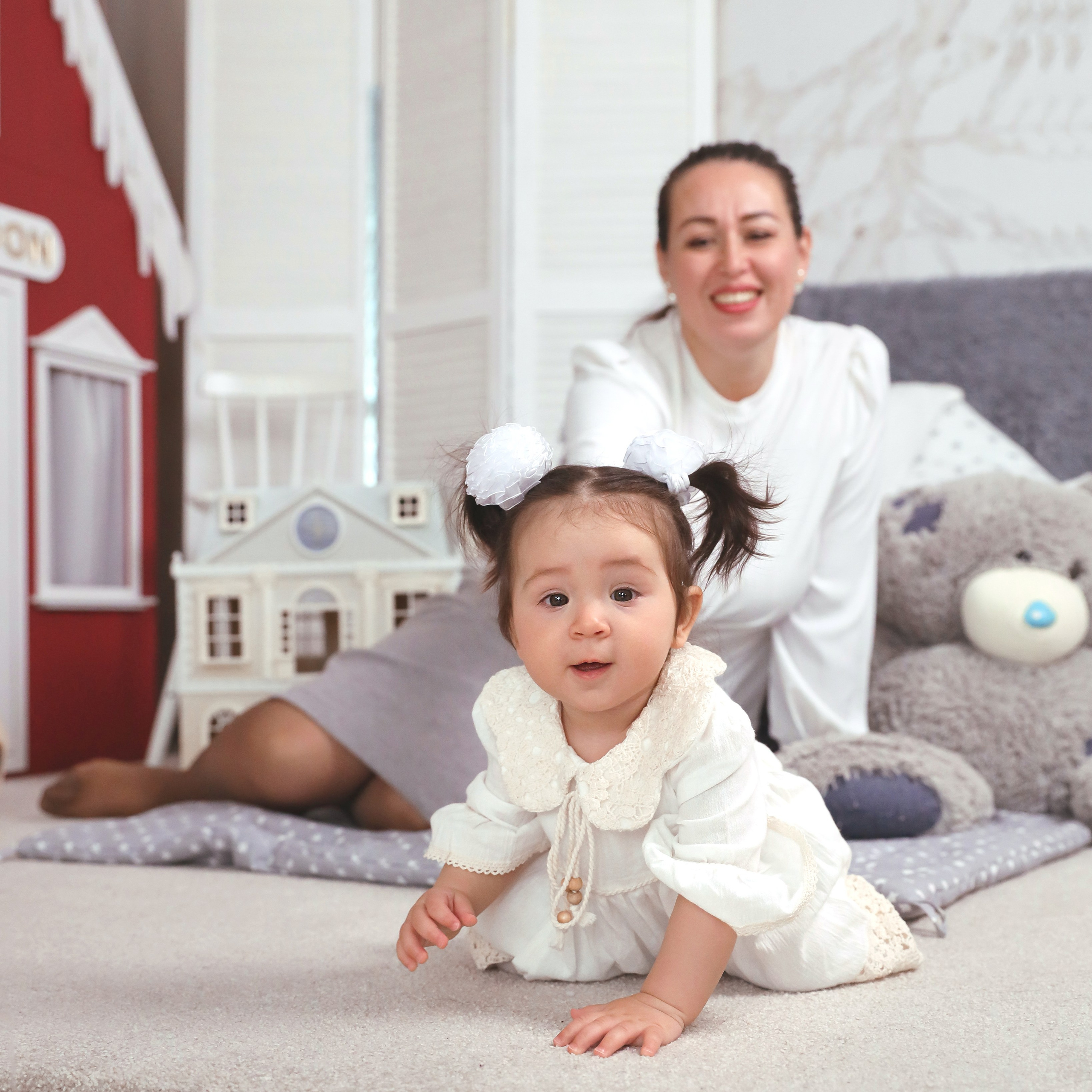 Семейная съёмка в студии, мама с малышкой 