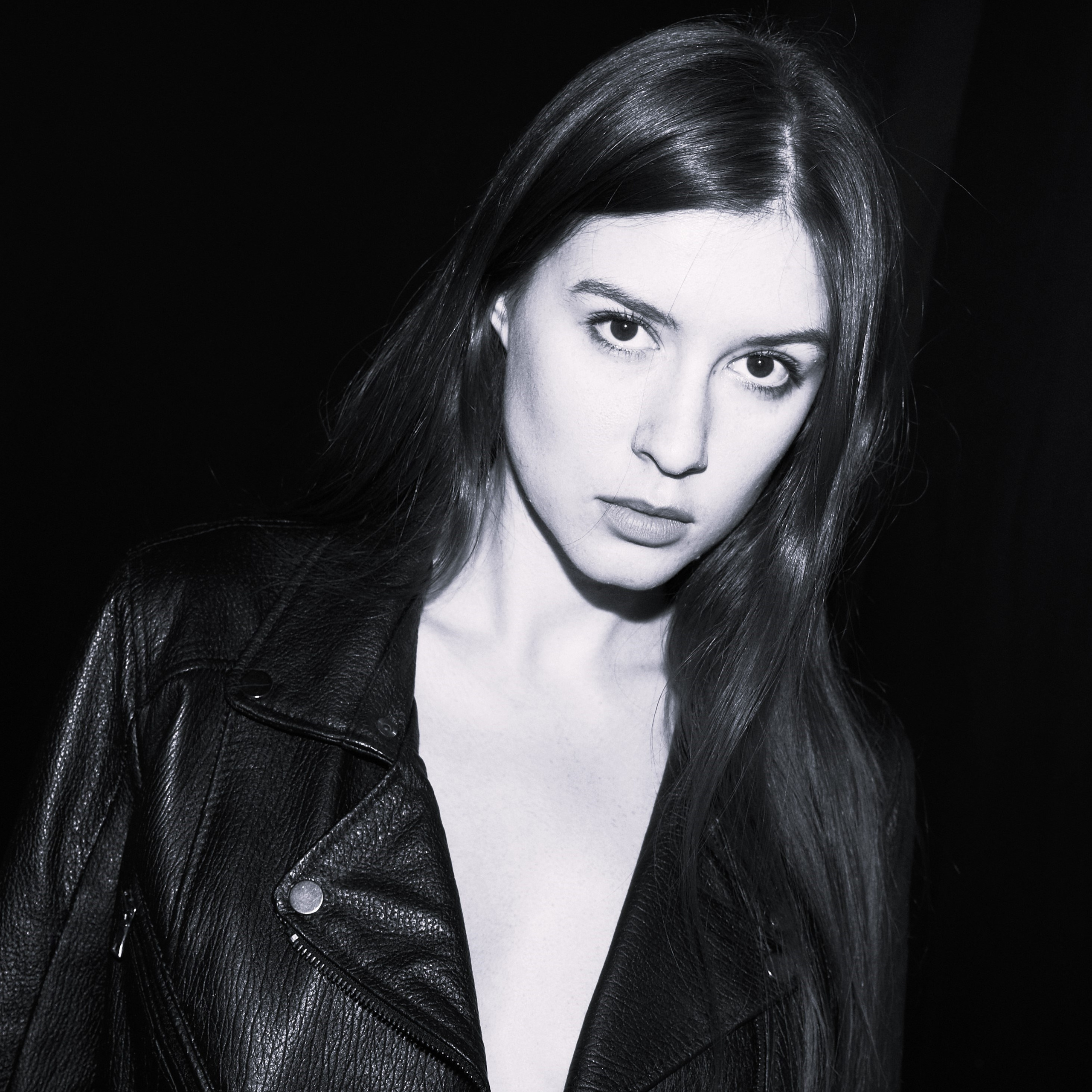 Контакты. Мария Демьянова — фэшн-фотограф в Москве