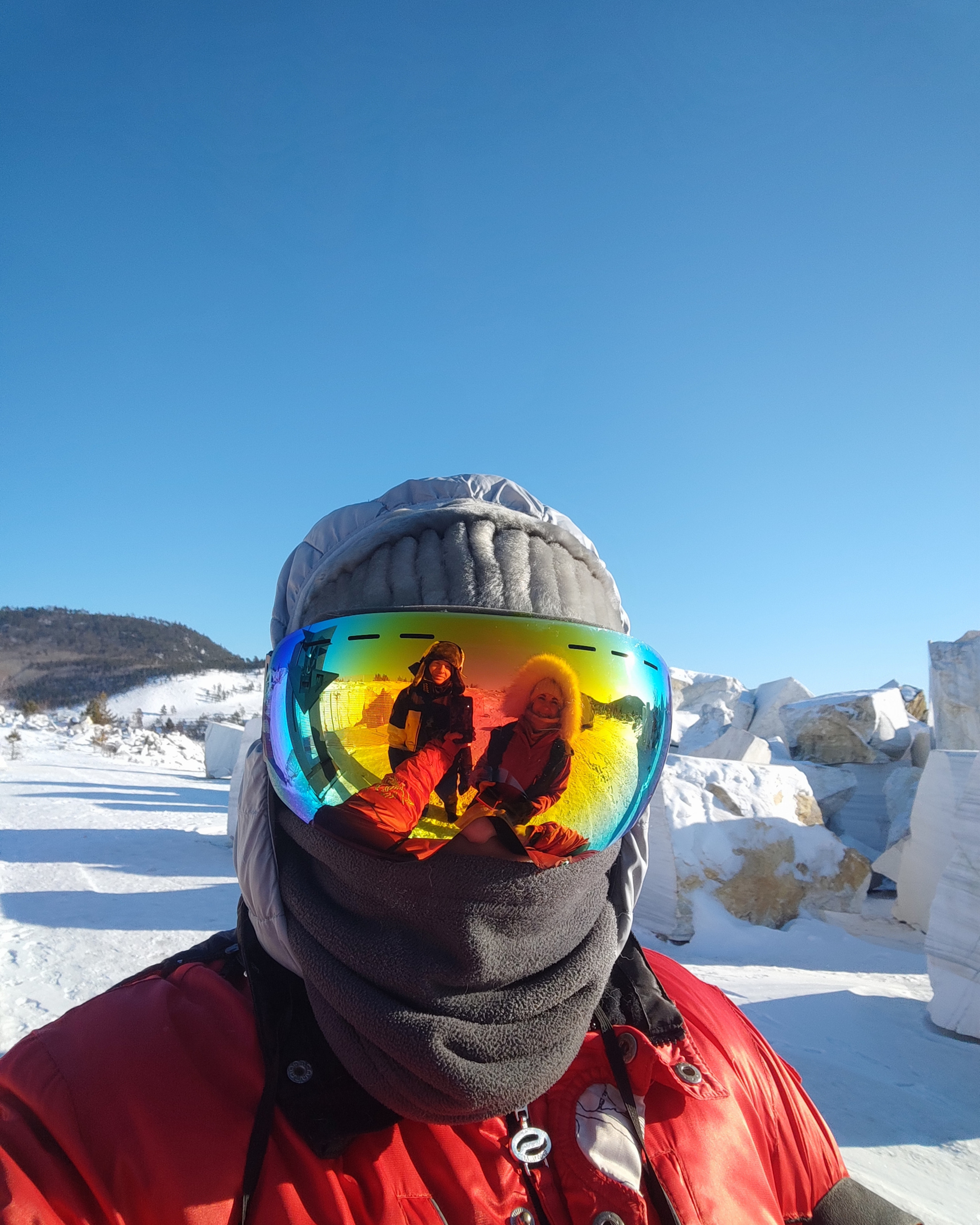 Маска горнолыжная радужная на Байкале. Как одеться на Байкал зимой