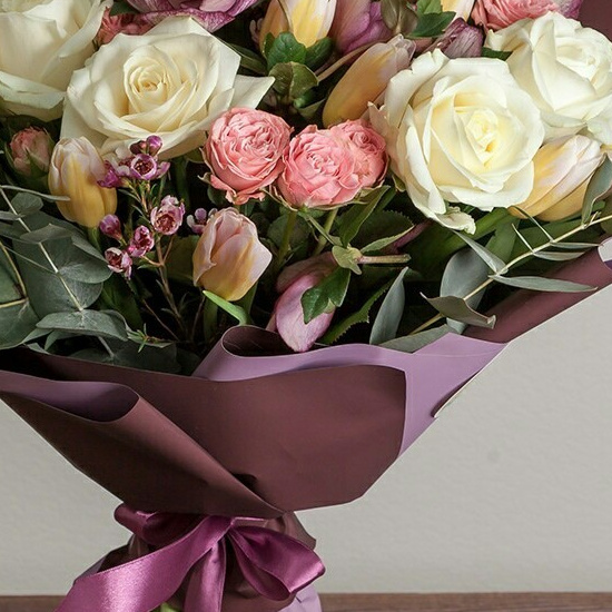 Букет розы и тюльпаны. Флорист Маргарита Гладкова