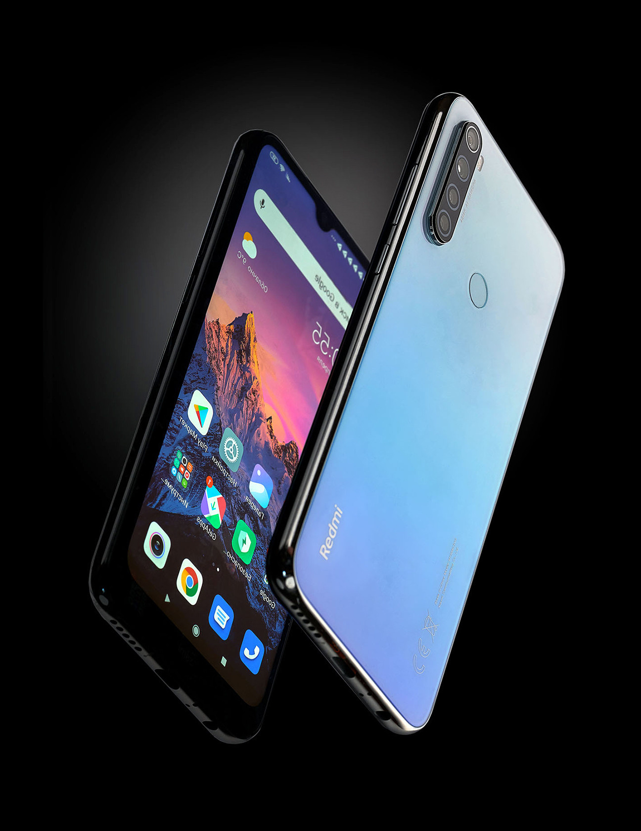 Смартфон с отражением на черном фоне