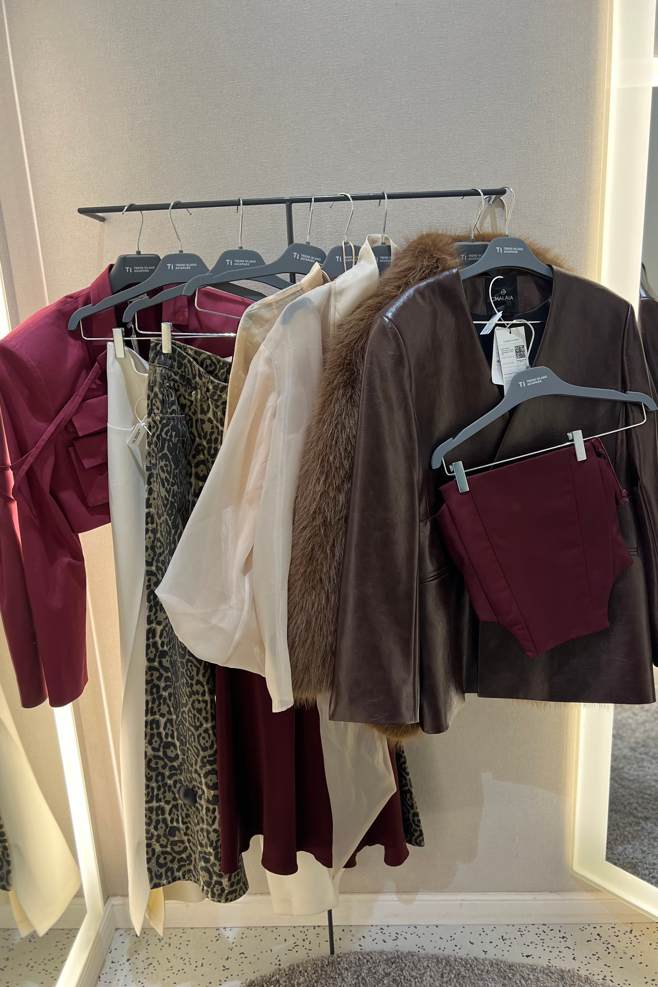 Бронирую примерочные, делаю предшоппинг и шоппинг сопровождение в Москве ,  создаю индивидуальный стиль, готовые капсулы, луки и комплекты одежды для разных мероприятий и сфер жизни по индивидуальному запросу