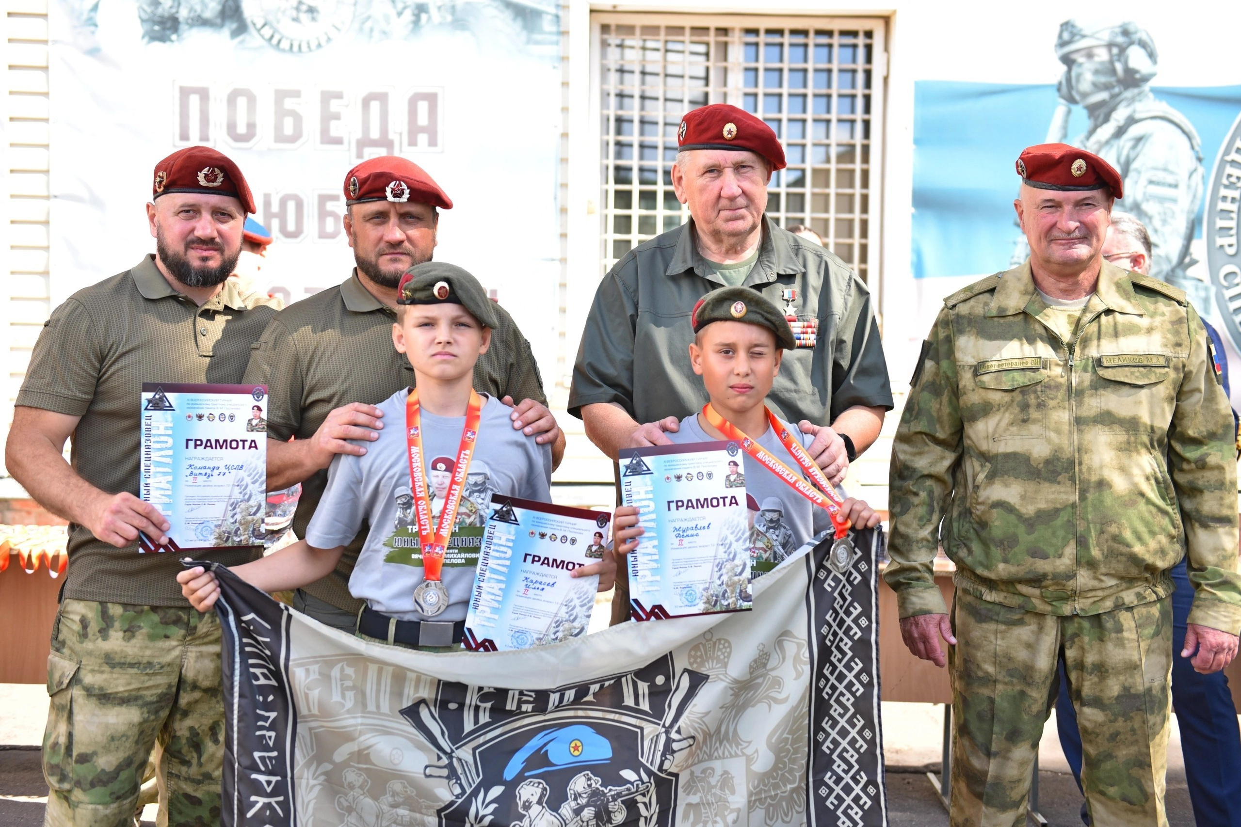 репортажный мужской портрет с военнослужащими, фотограф Карасёва Елена