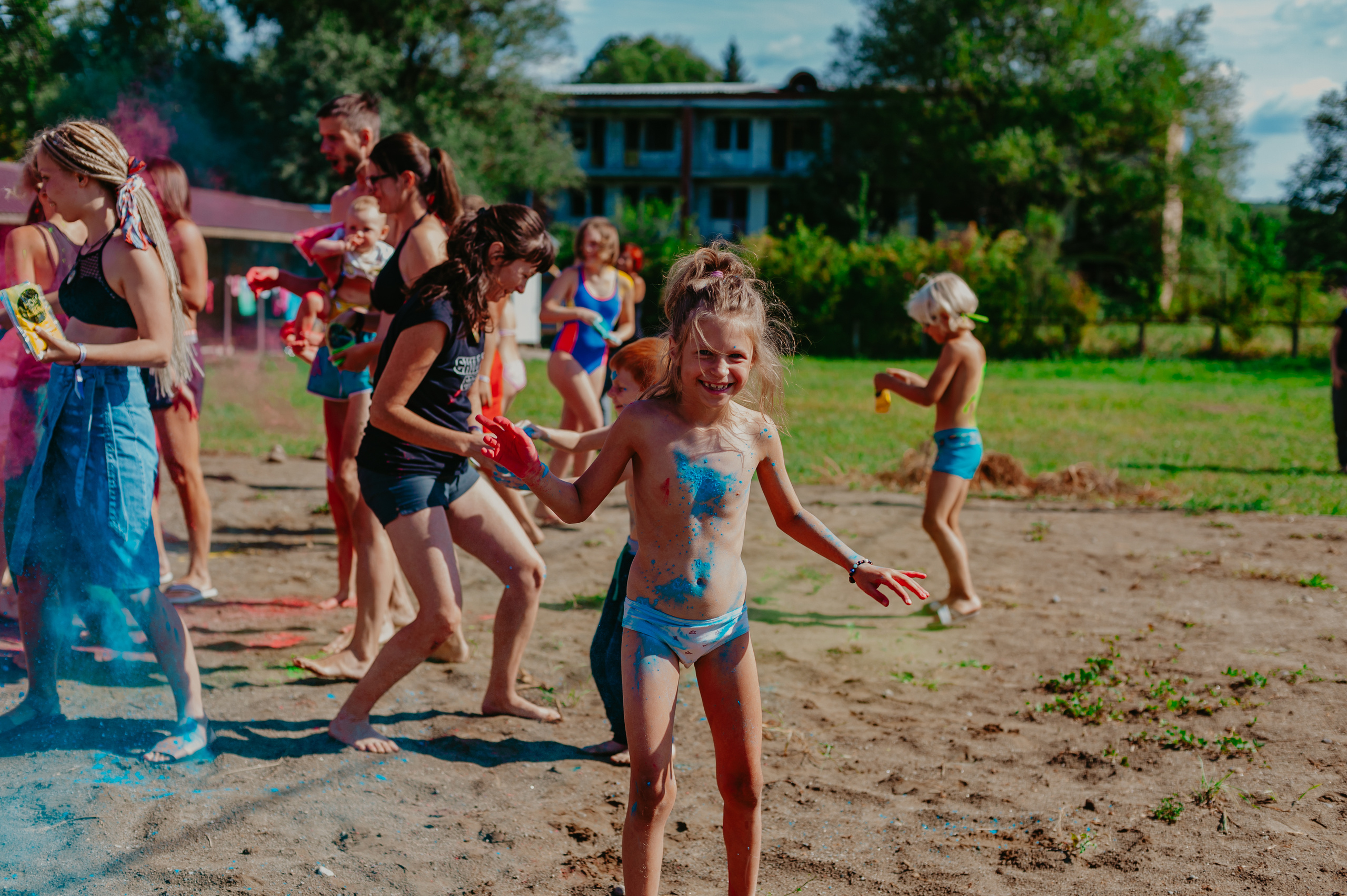 Праздник красок Холи на Фестивале Асана. Семейный фотограф Ульяна Вишнякова