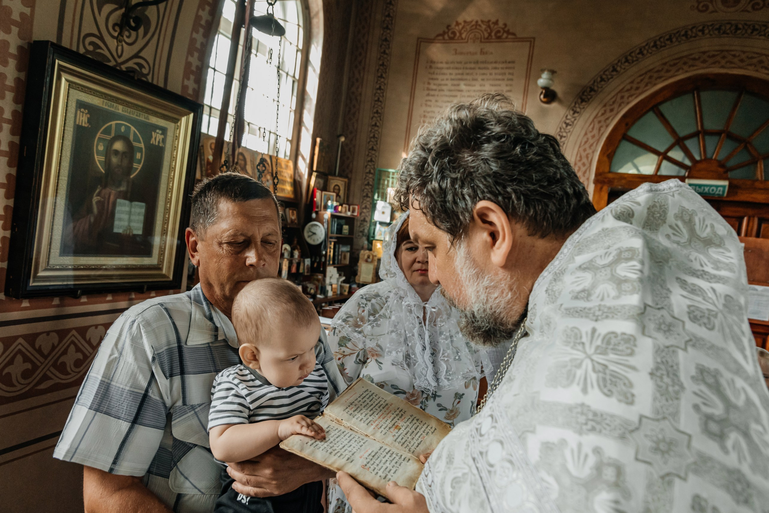 Семья на крещении в деревне Макарово