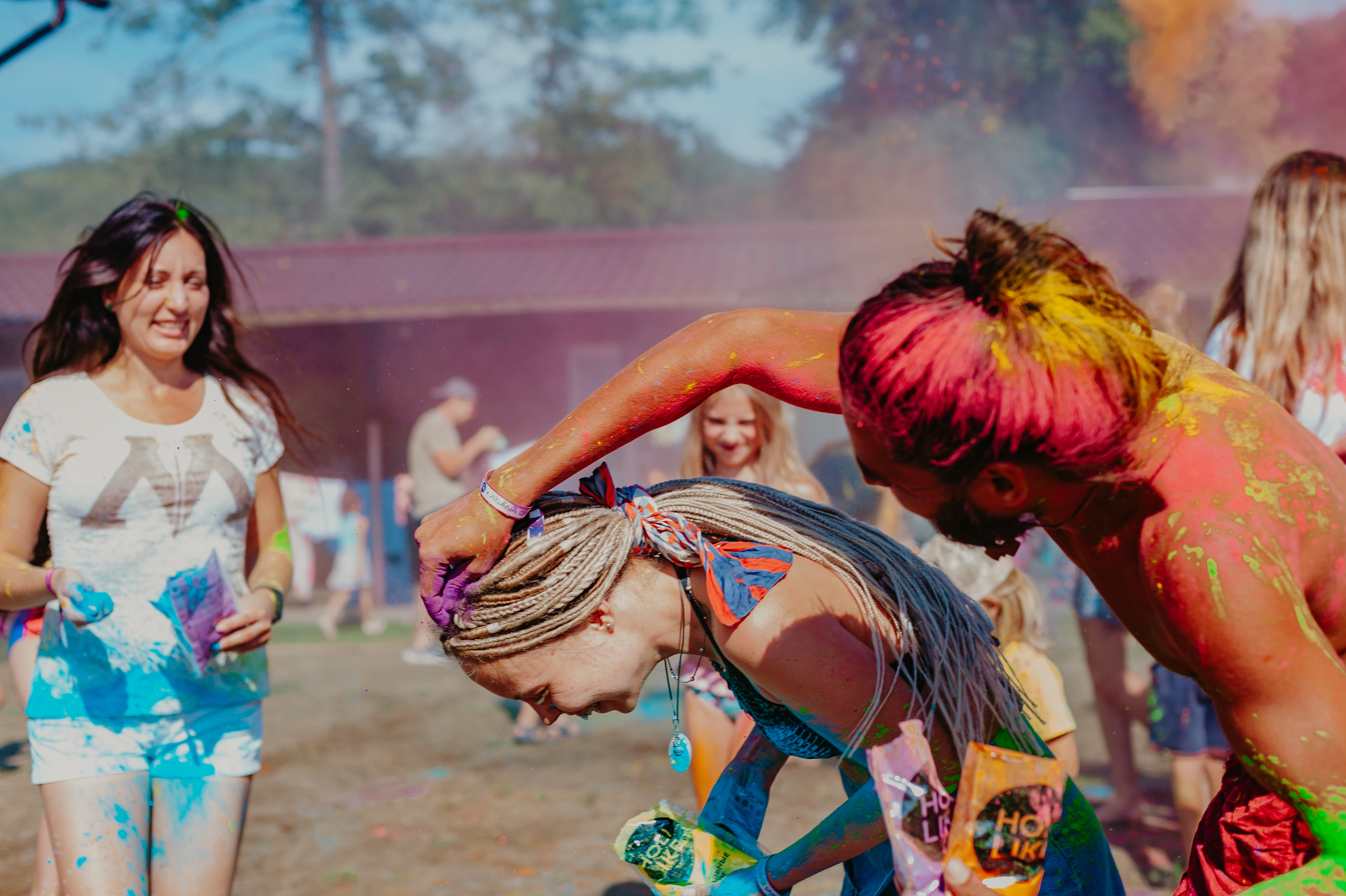 Праздник красок Холи на Фестивале Асана. Семейный фотограф Ульяна Вишнякова