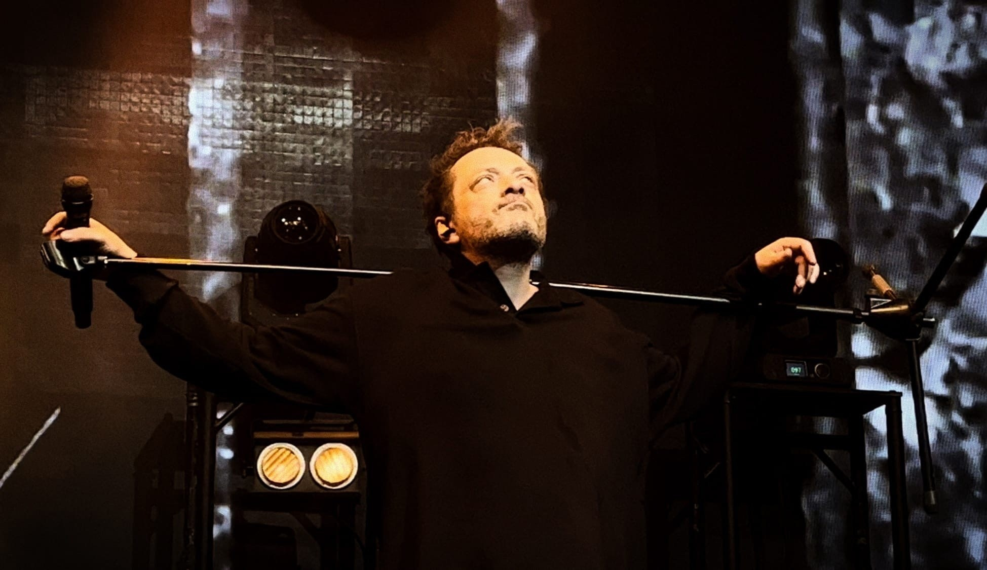 Шайтан, погаси мой пожар: Глеб Самойлов & The Matrixx — последний московский концерт 2022 года. Концертный репортёр Валерия Сафина