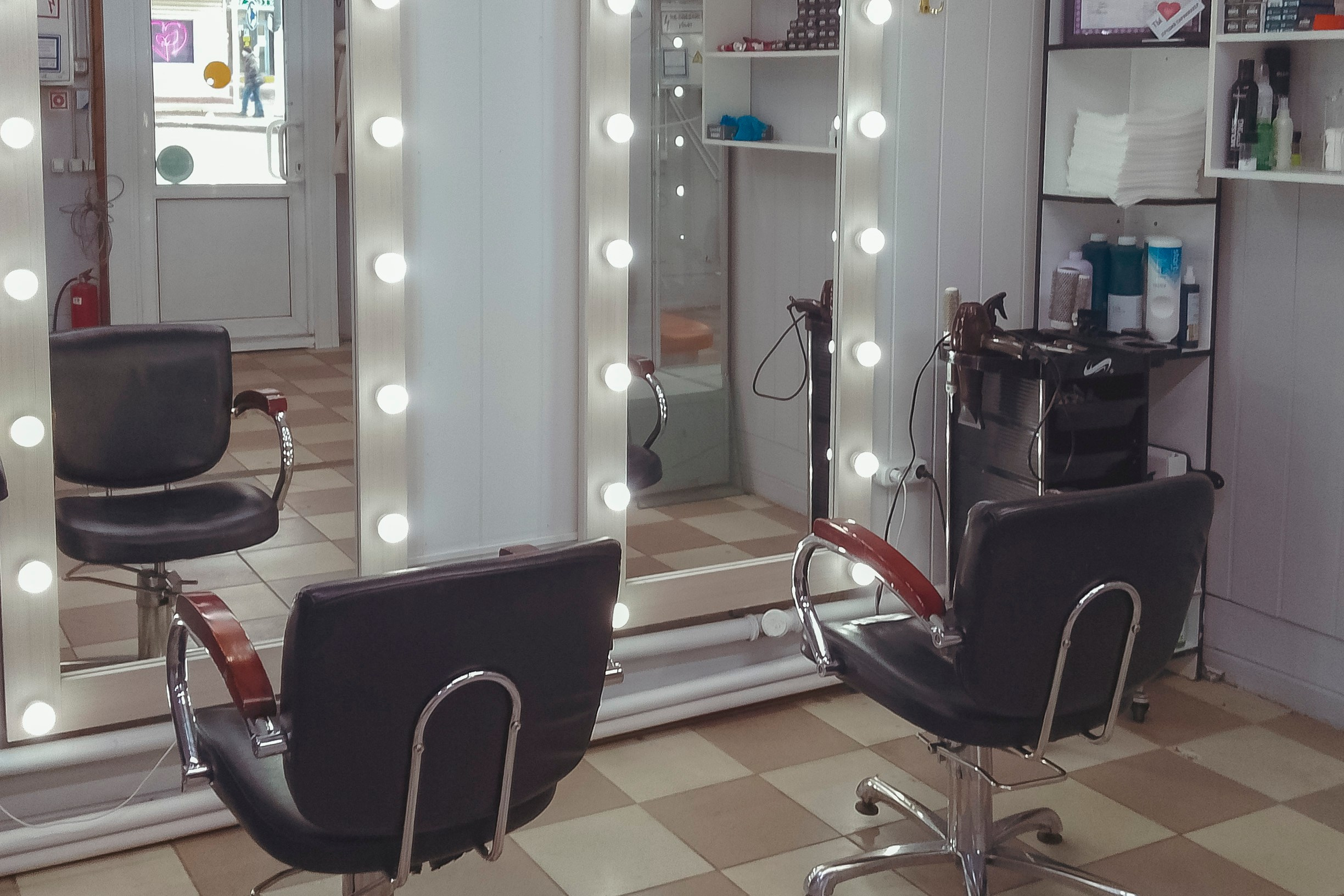 Семейная парикмахерская г.Люберцы стрижки , окрашивание, маникюр, покраска, наращивание ногтей, химическая завивка, педикюр