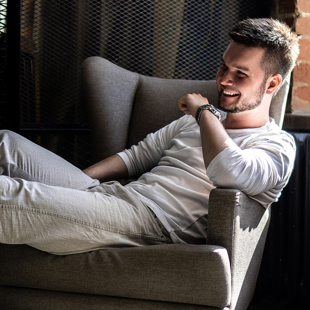 Заказать фотосессию в студии в Екатеринбурге | Мужская фотосессия. Репортажный фотограф Екатеринбург | Яркий, качественный репортаж | Концерты, клубы, репортаж, праздники, корпоративы