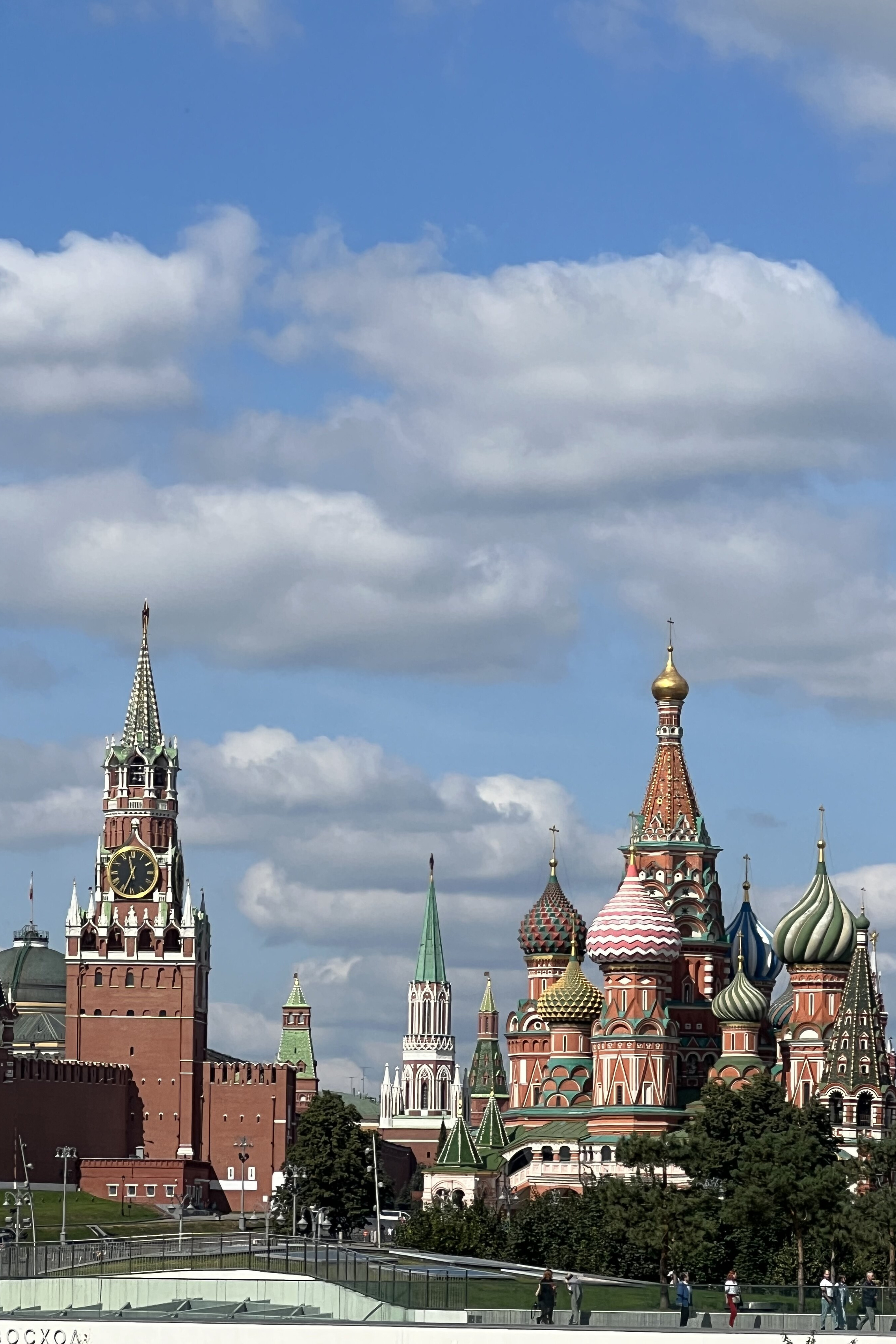 Экскурсии и фотосессии в Москве. П&П — Полезное с Приятным. Фотоэкскурсии — Москва на память. Экскурсовод и фотограф в Москве. Увези столицу в своём альбоме!