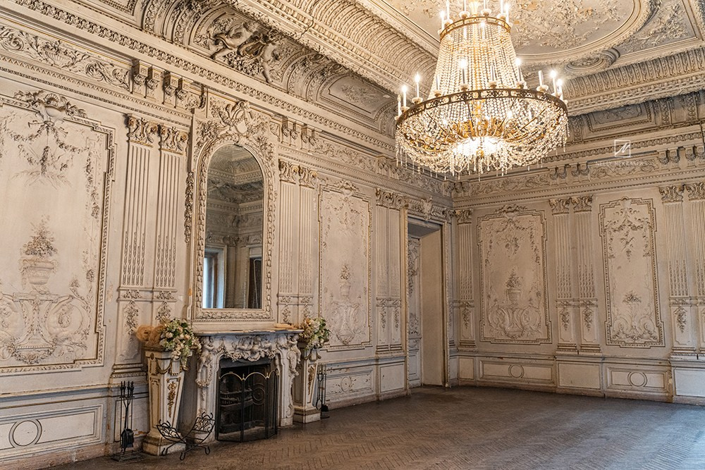 Заброшенный особняк Брусницыных на Васильевском острове. Фотограф и искусствовед в Туле и Санкт-Петербурге Нелли Некрасова