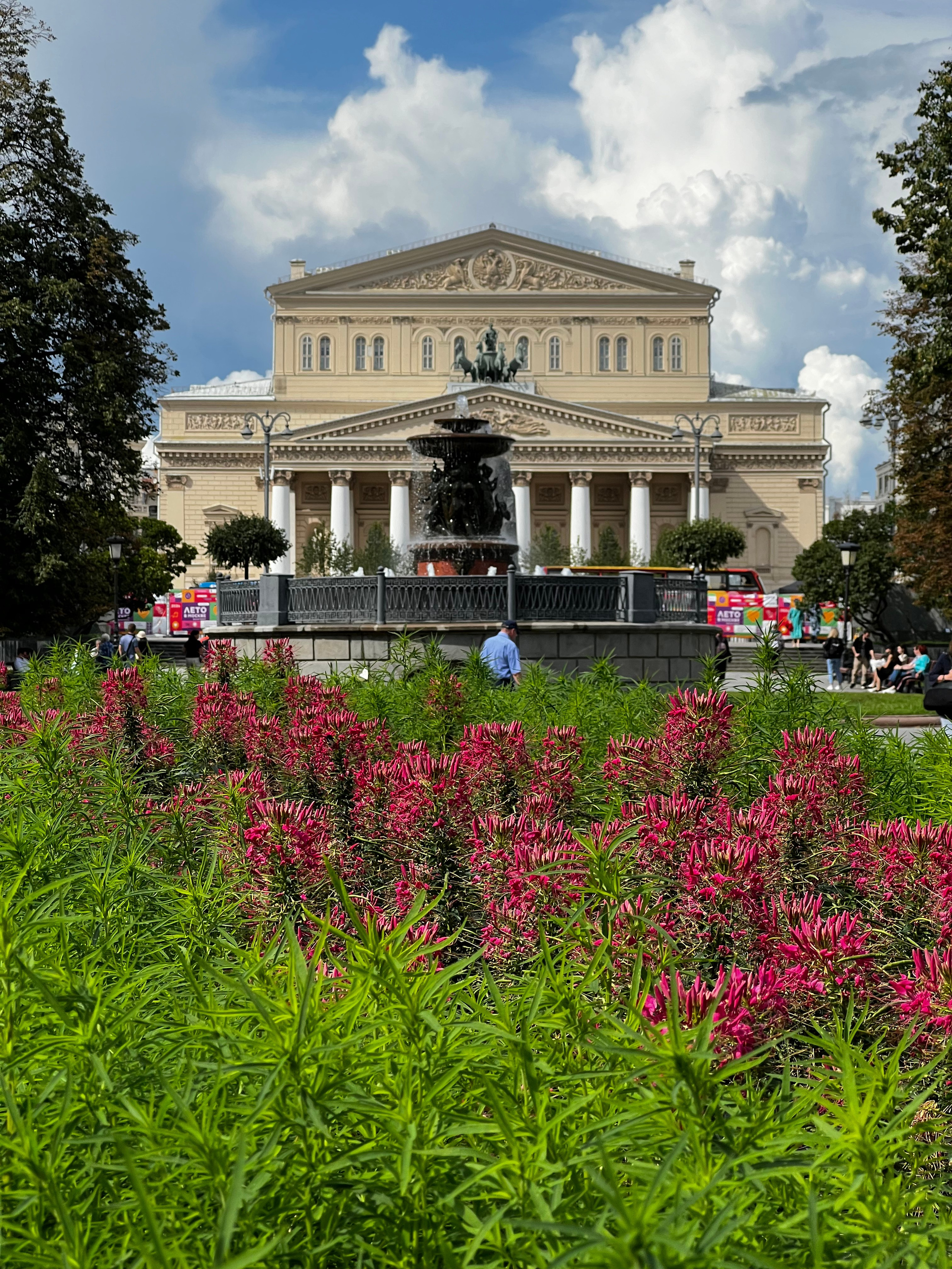 Форма обратной связи для вопросов и бронирования наших услуг.