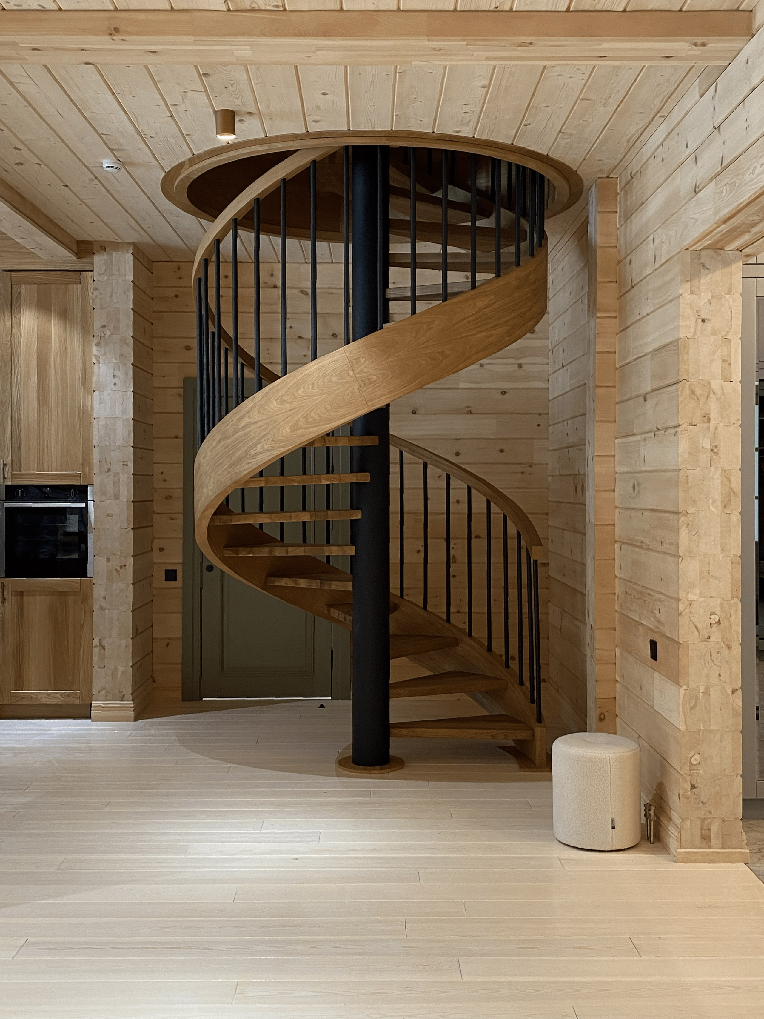 GRAND CHALET RIVER / коттедж на территории отеля Grand Chalet Altay, 405 м². Rezells Architects — студия дизайна жилых и коммерческих интерьеров