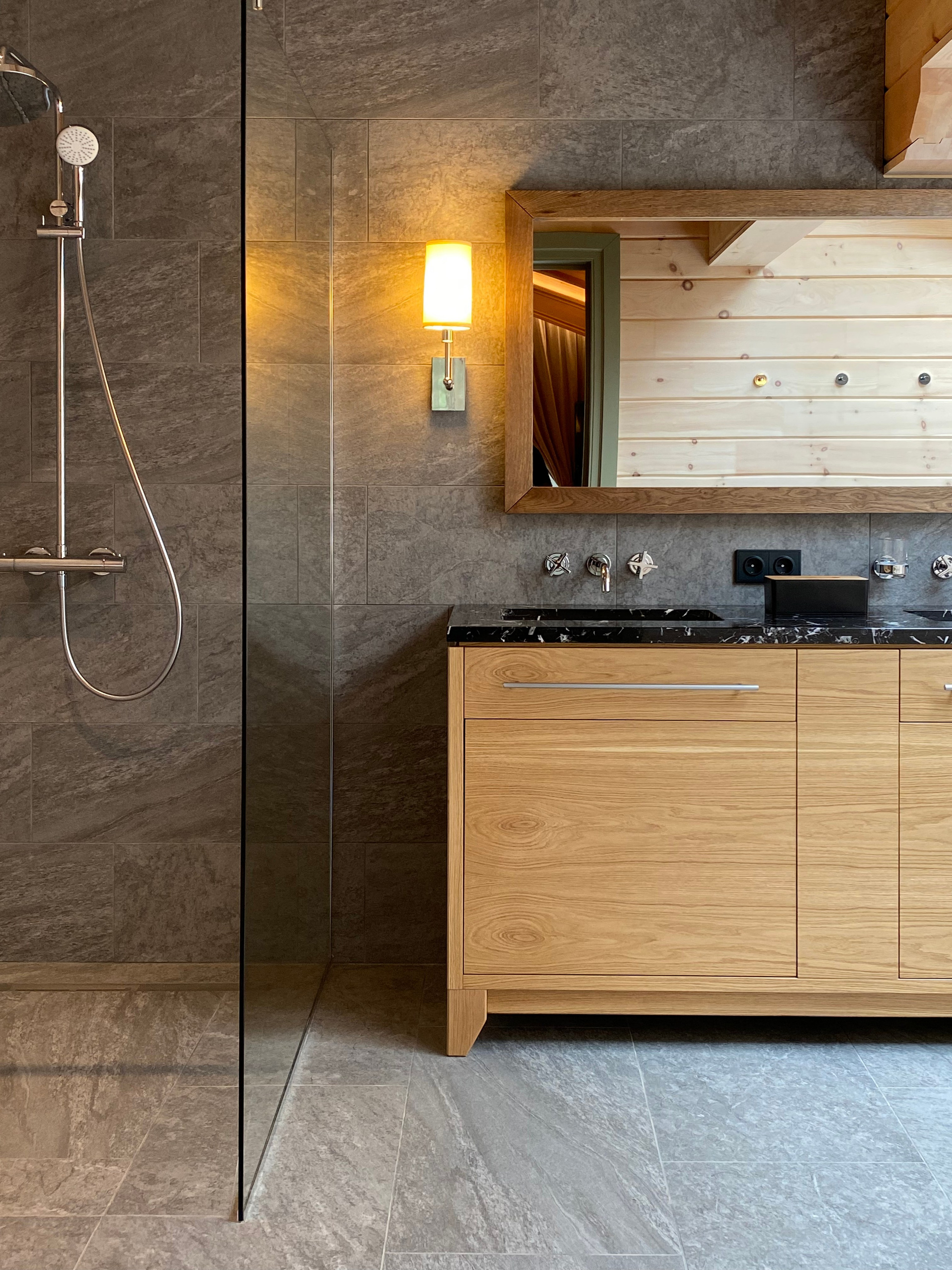 GRAND CHALET RIVER / коттедж на территории отеля Grand Chalet Altay, 405 м². Rezells Architects — студия дизайна жилых и коммерческих интерьеров