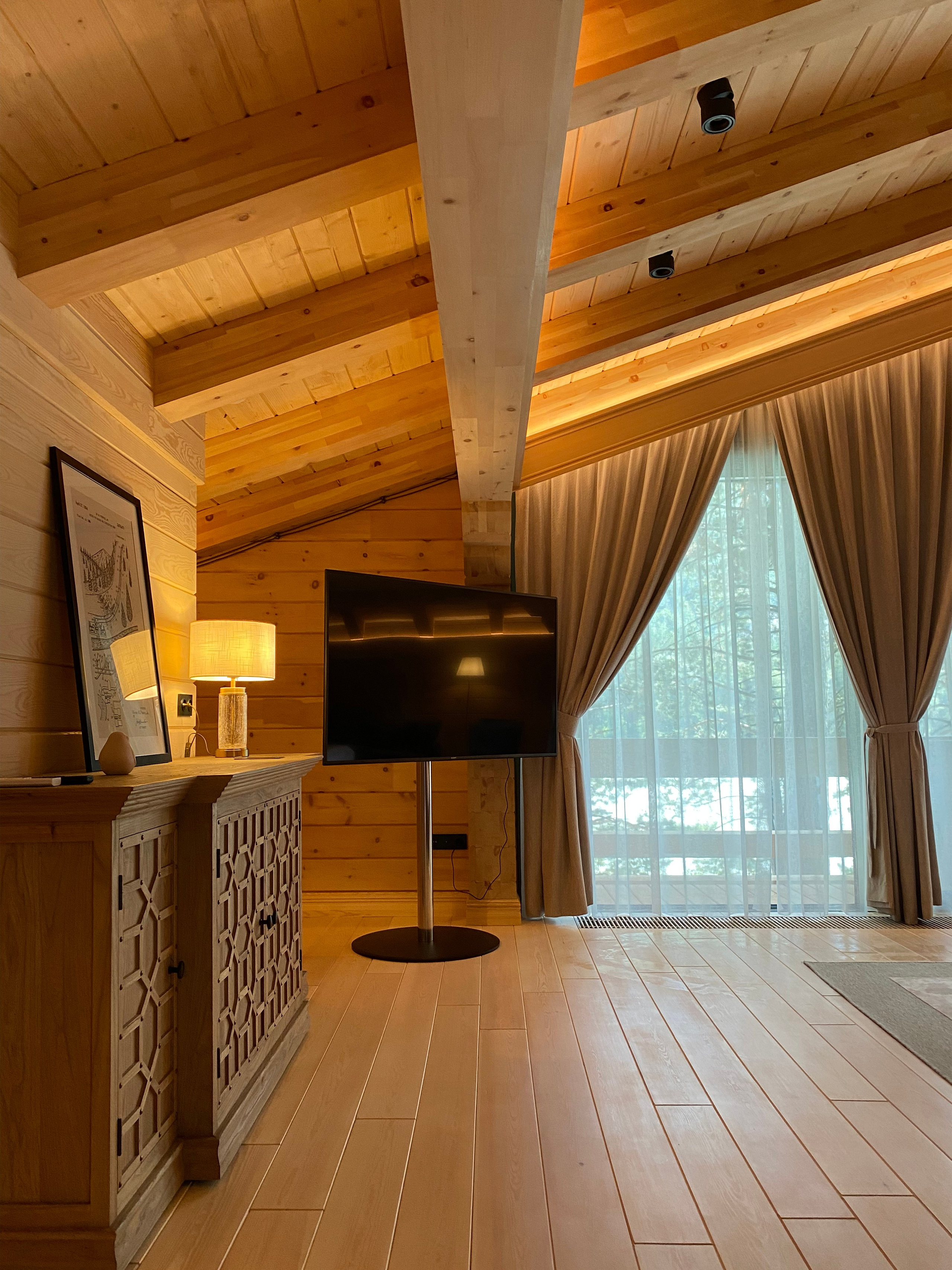 GRAND CHALET RIVER / коттедж на территории отеля Grand Chalet Altay, 405 м². Rezells Architects — студия дизайна жилых и коммерческих интерьеров