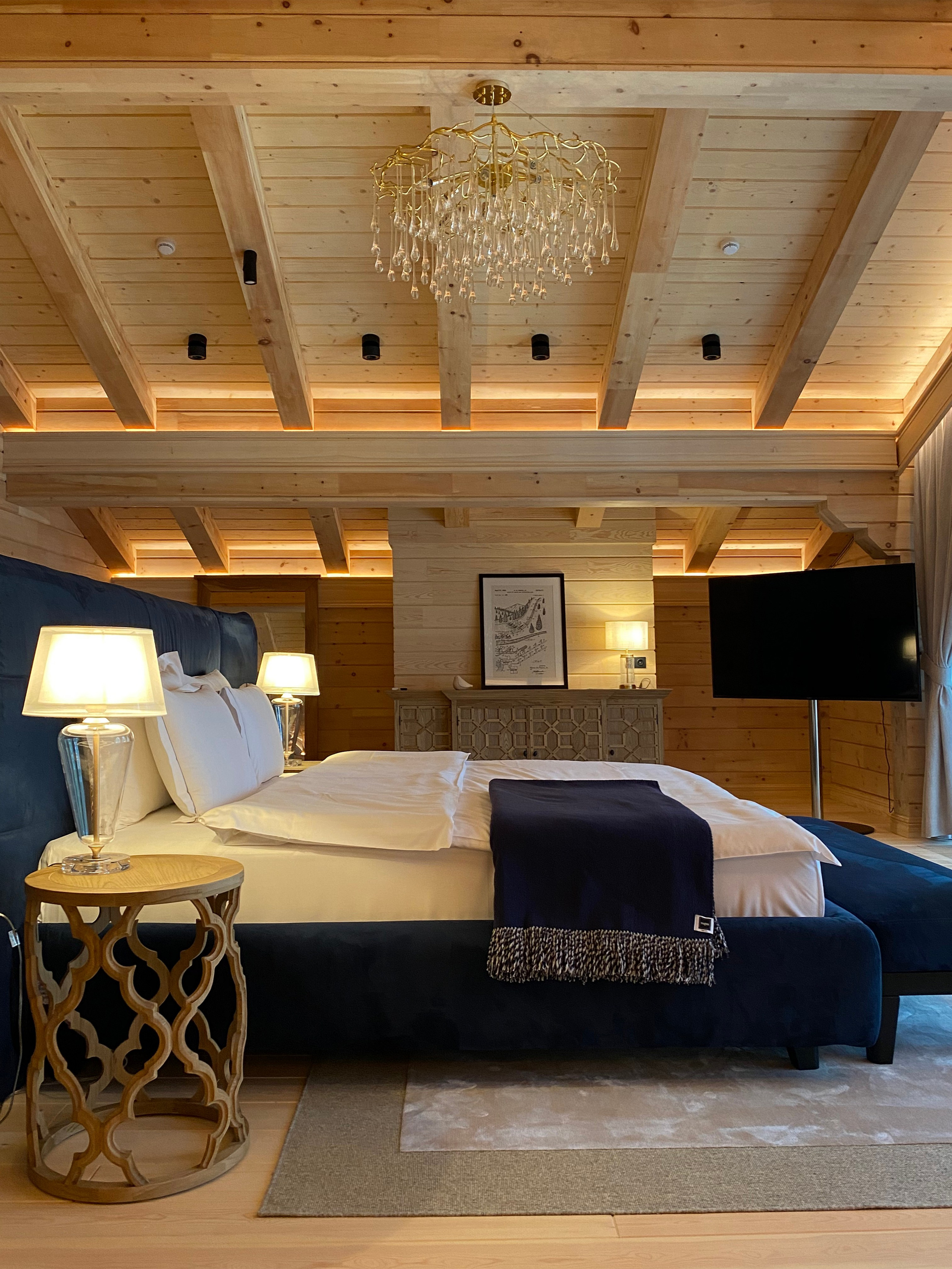 GRAND CHALET RIVER / коттедж на территории отеля Grand Chalet Altay, 405 м². Rezells Architects — студия дизайна жилых и коммерческих интерьеров