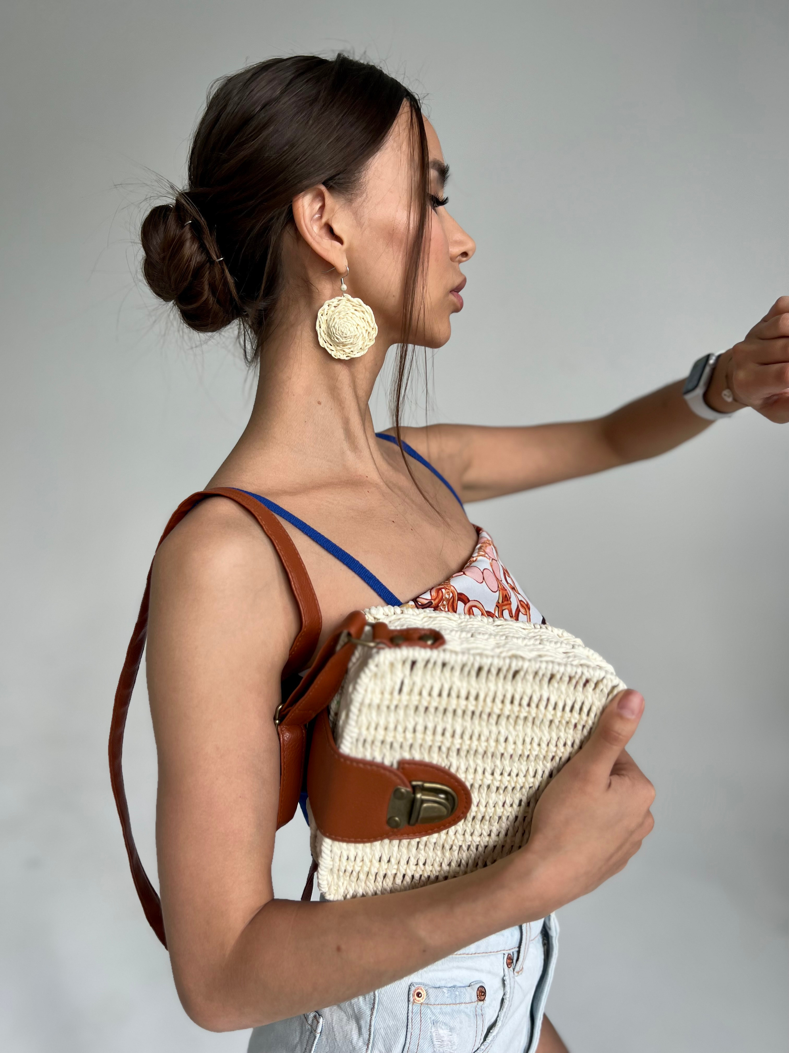 Тренд лета 2023-го года вязаные серьги с связанной  сумкой