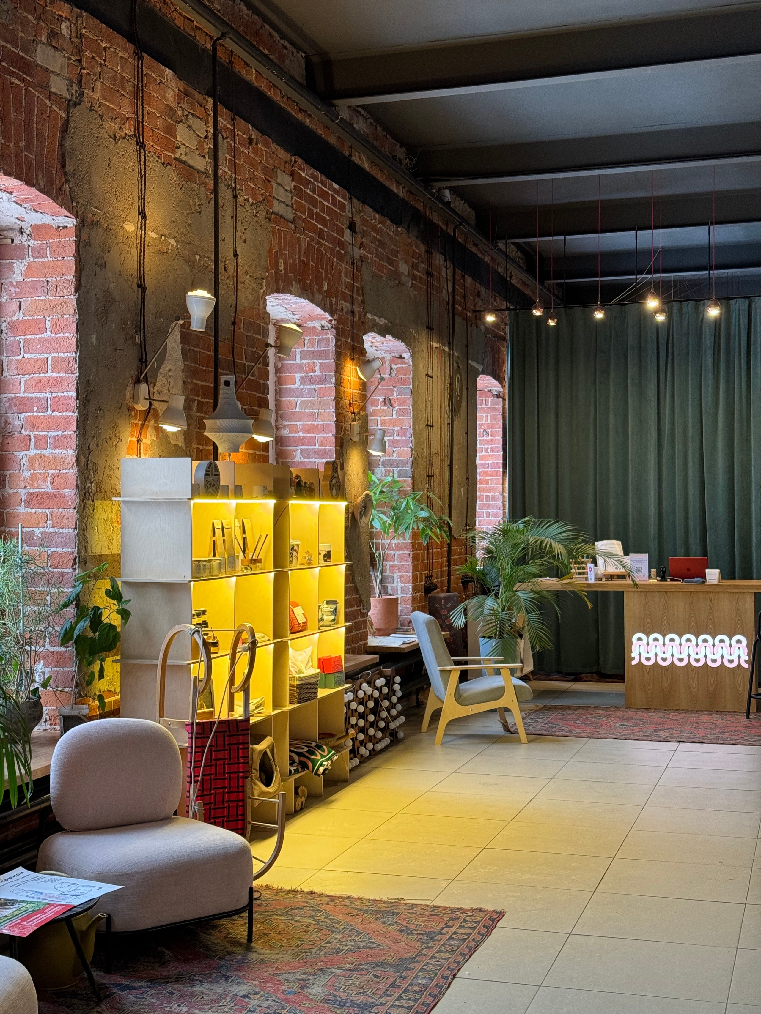 Трикотажка Place: арт-пространство в Сергиевом Посаде. Проект «Фотокладовка»: блог уличной фотографии в формате street photo