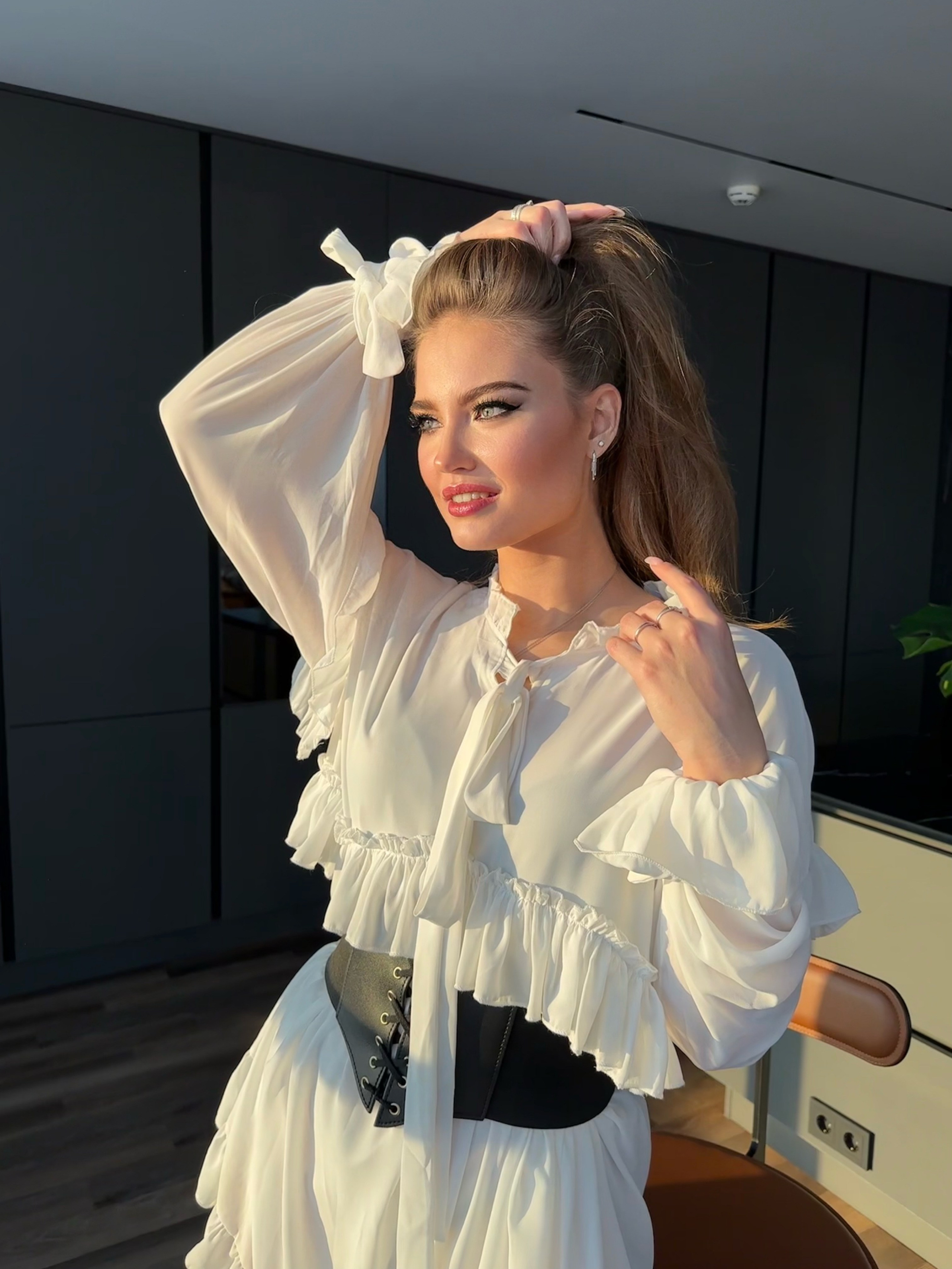 Контакты. Графический дизайнер с внедрением нейросетей