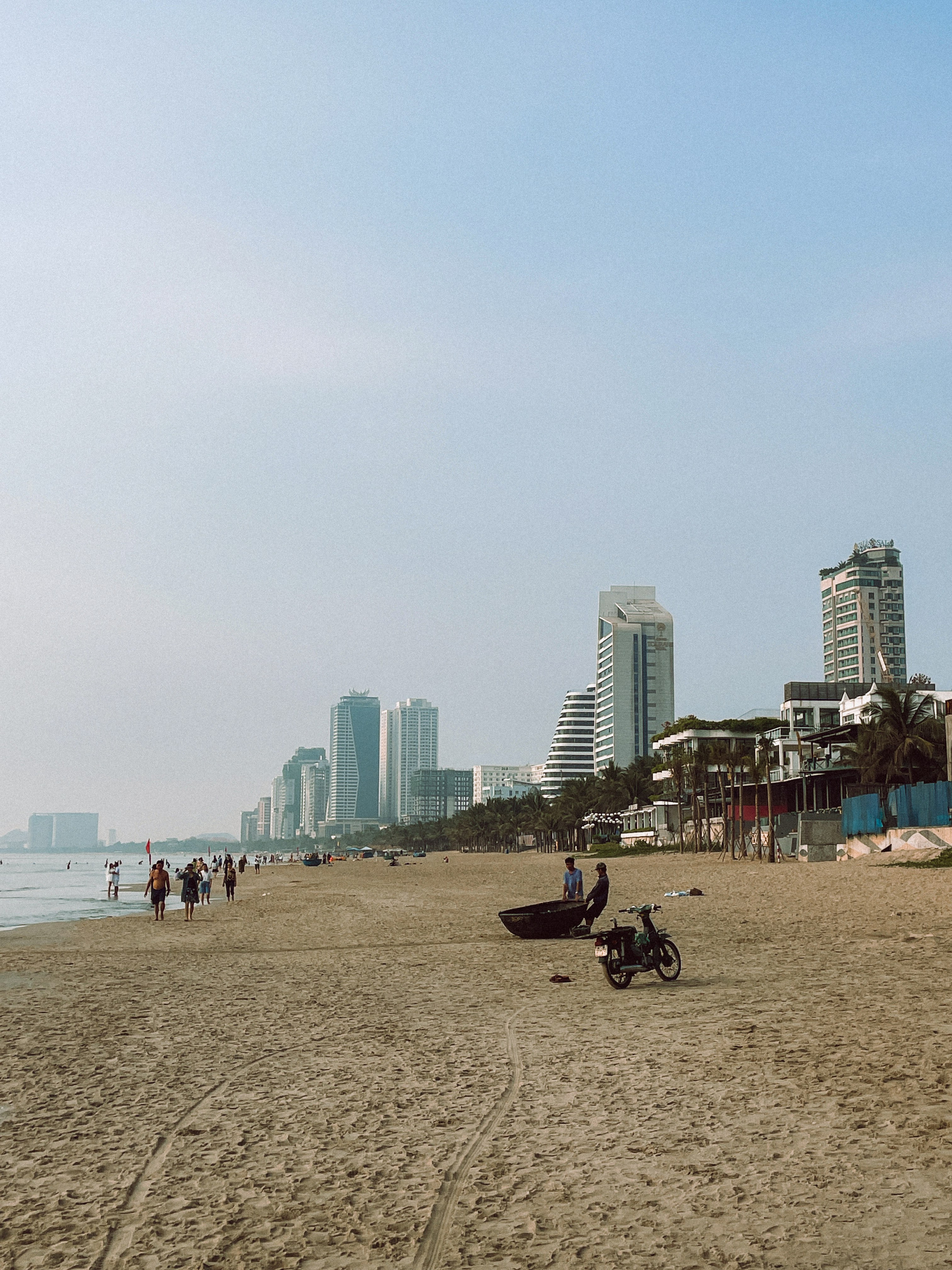 Вечерняя прогулка по Данангу — набережная и уличные кафе