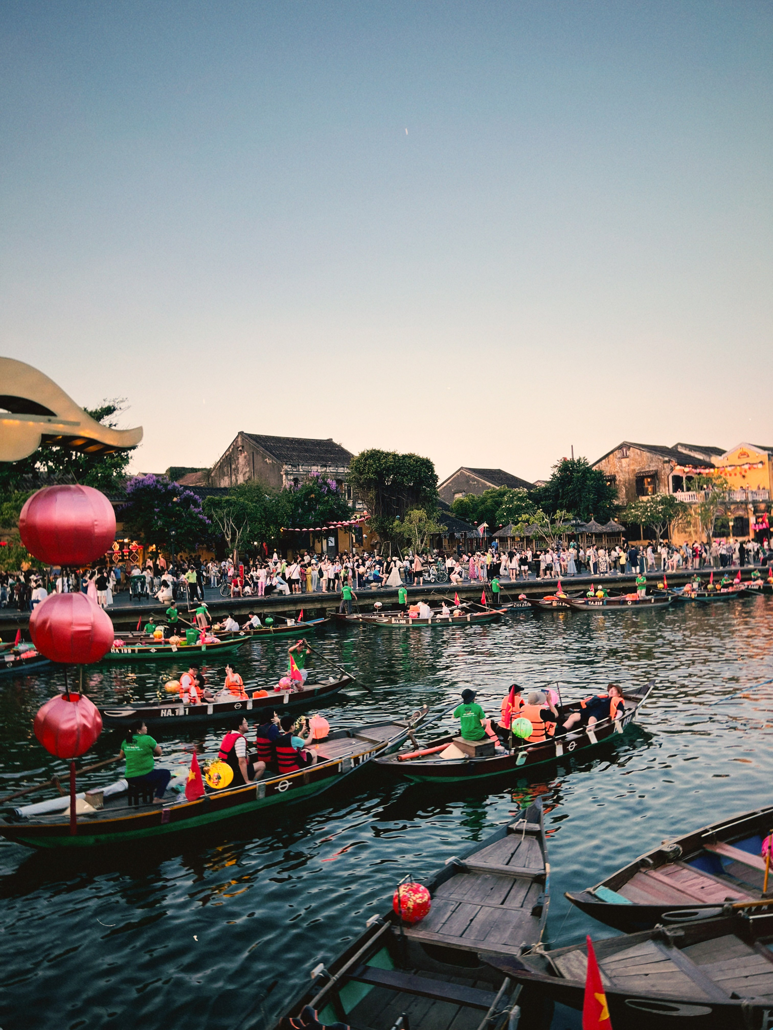 Поселиться в Хойан лучше у моря и чуть подальше от центра