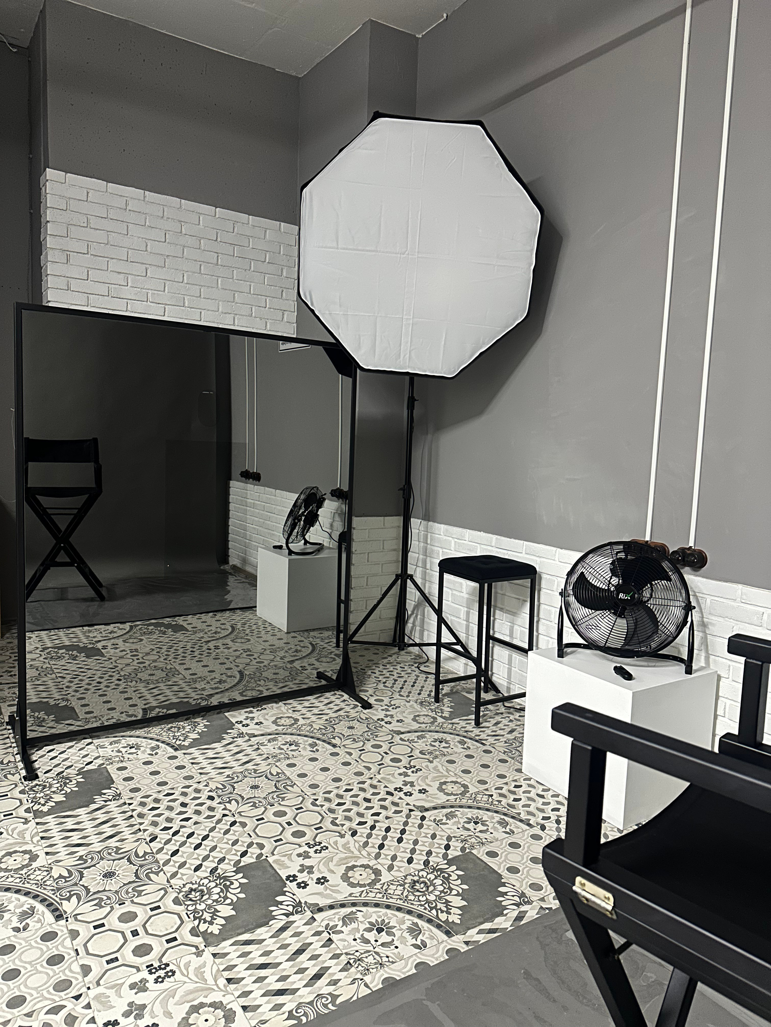 Фотостудия без фотографа в Санкт-Петербурге (Сделай свой автопортрет)