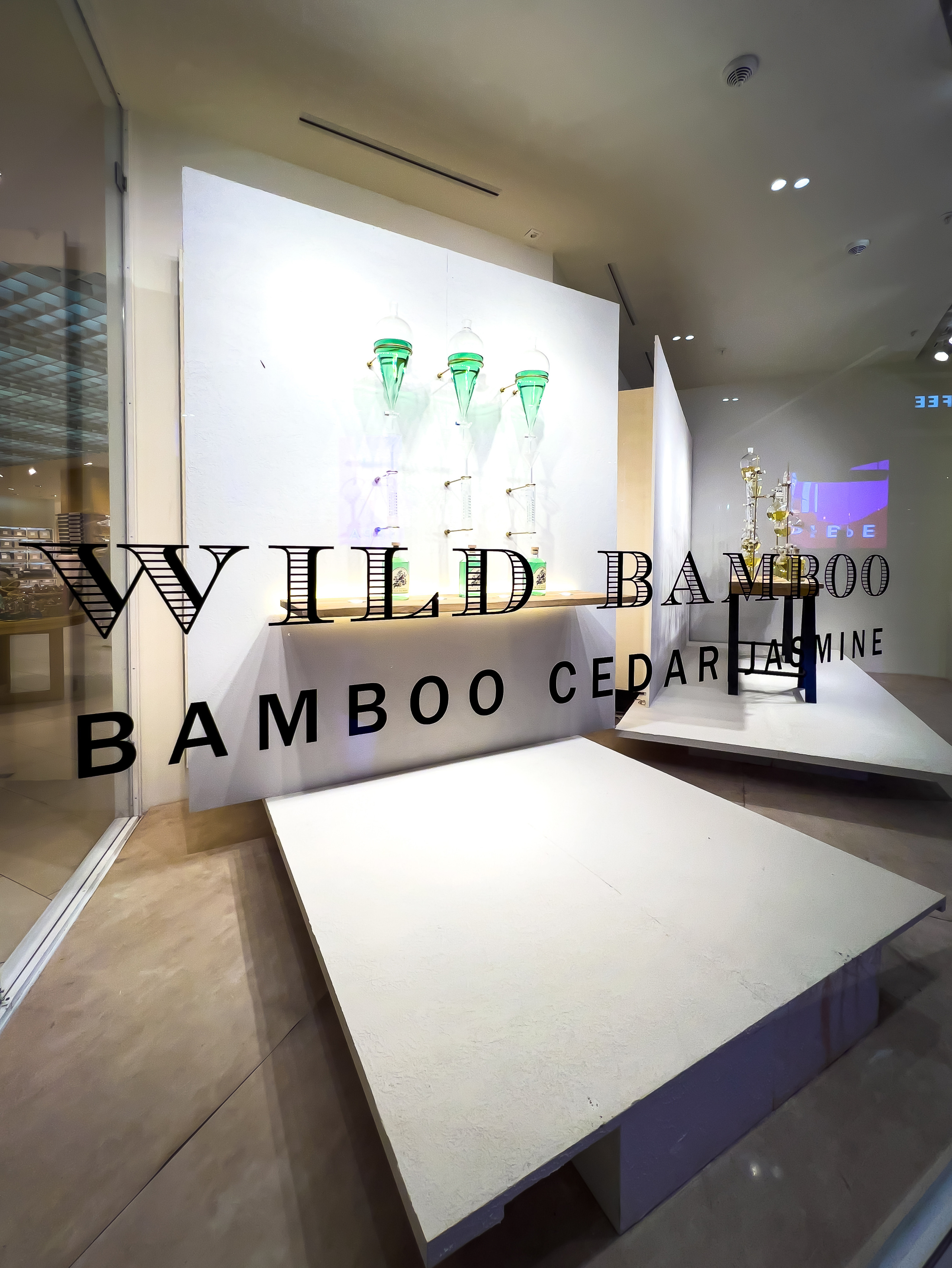 Витрина магазины Zara Home в ТЦ "Ривьера" в Москве