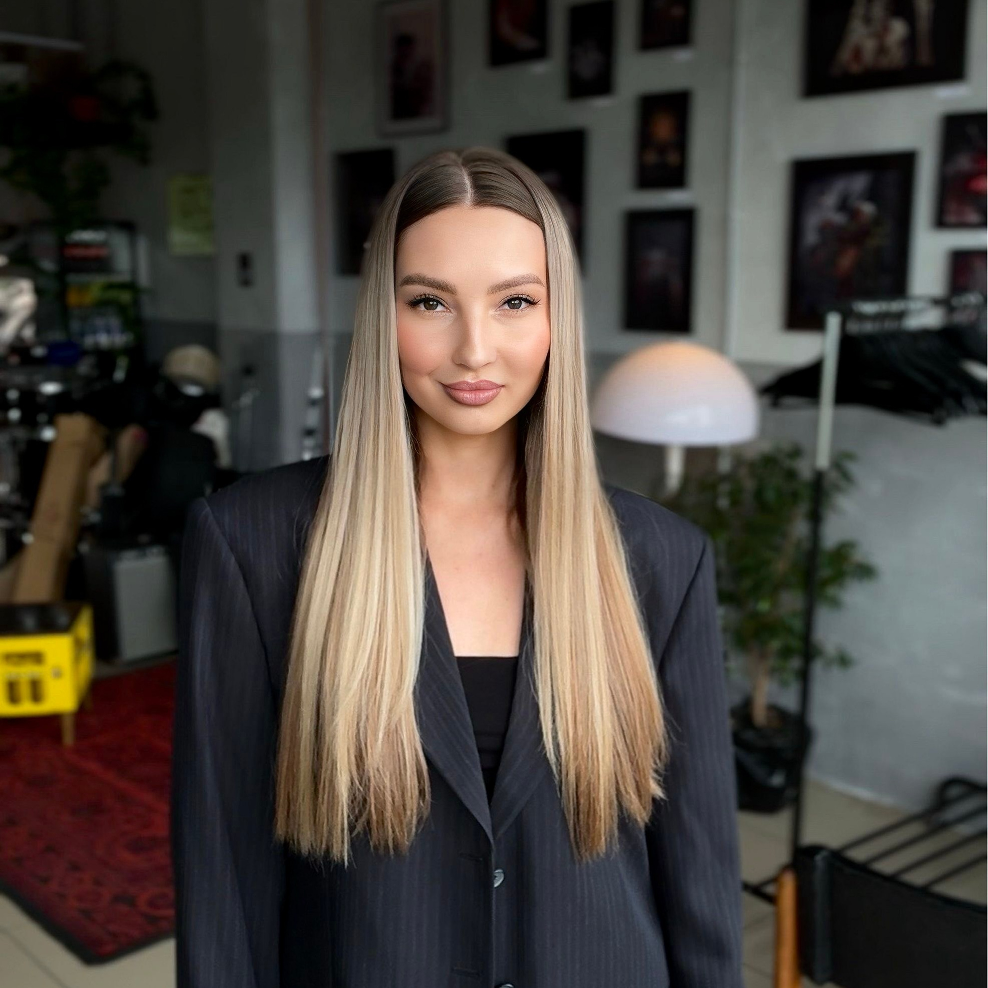 Контакты. Съёмка одежды для маркетплейсов и брендов Morozova Production