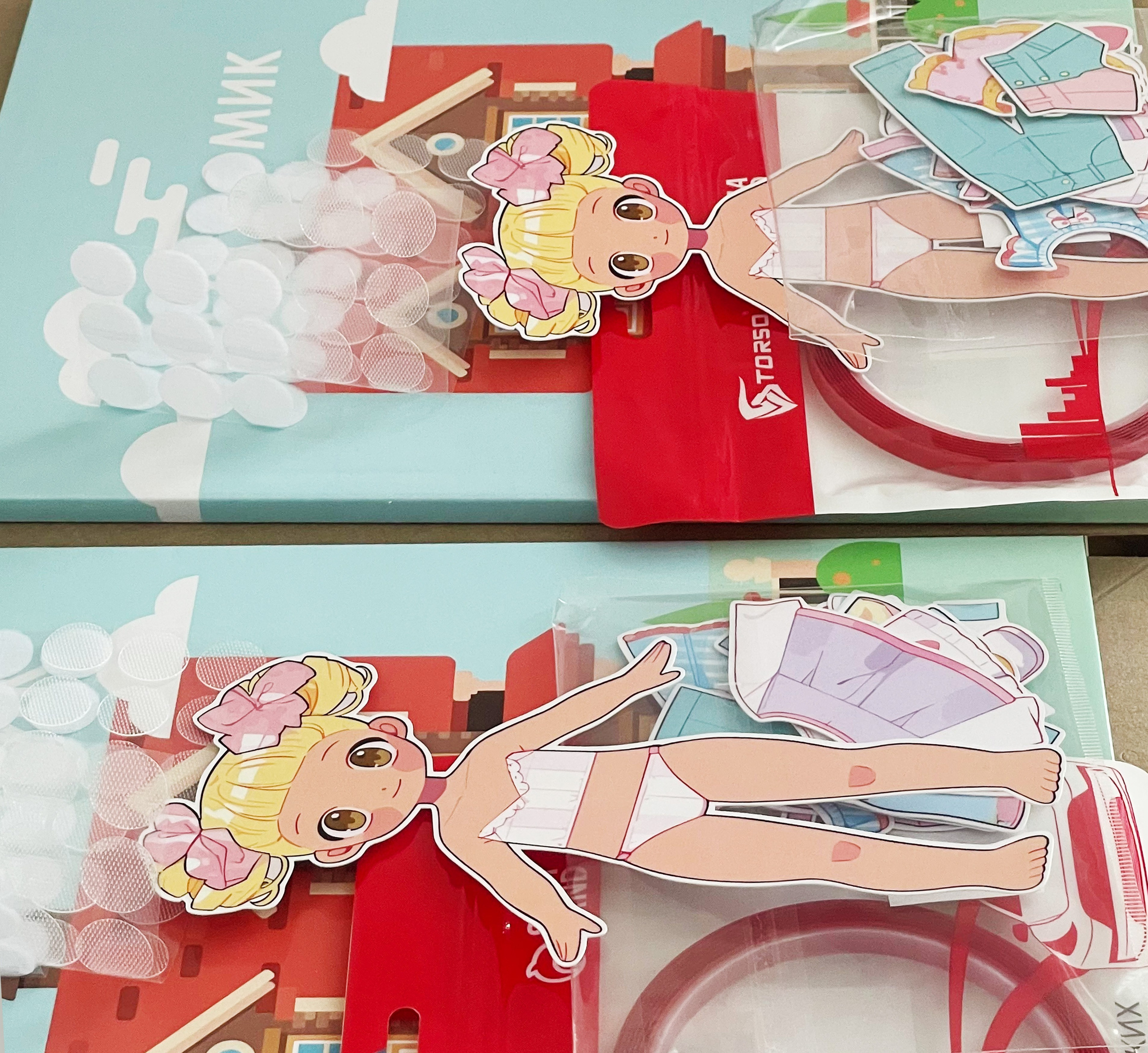 Кукольный бумажный домик, бумажная кукла с одеждой. Фотограф Ксения Талькина — PRОкниги — Екатеринбург