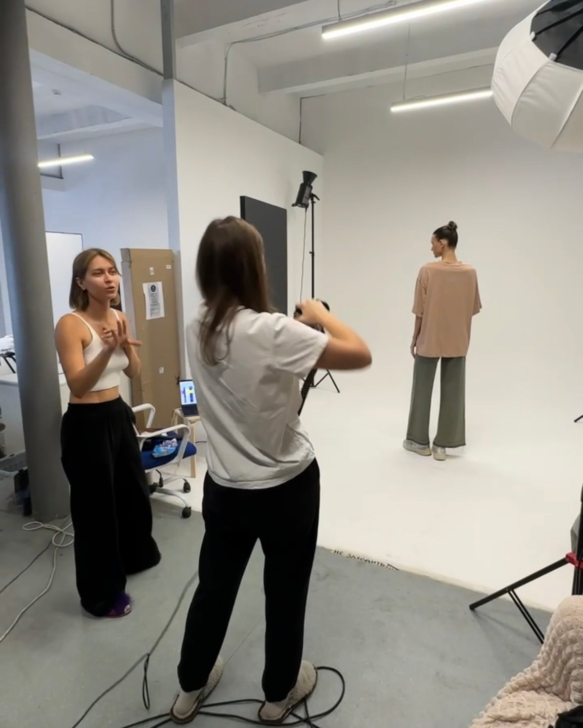 ОБО МНЕ. Фотосъемки одежды и аксессуаров для Wildberries, Ozon