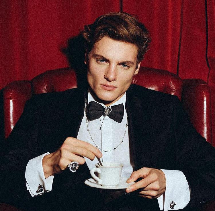 Serge. Материнское модельное агентство