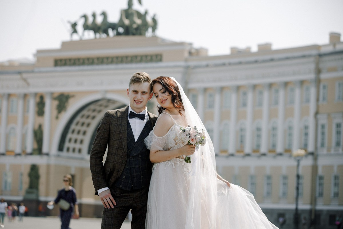 Свадебная фотосессия на Невском. Свадебный фотограф СПБ