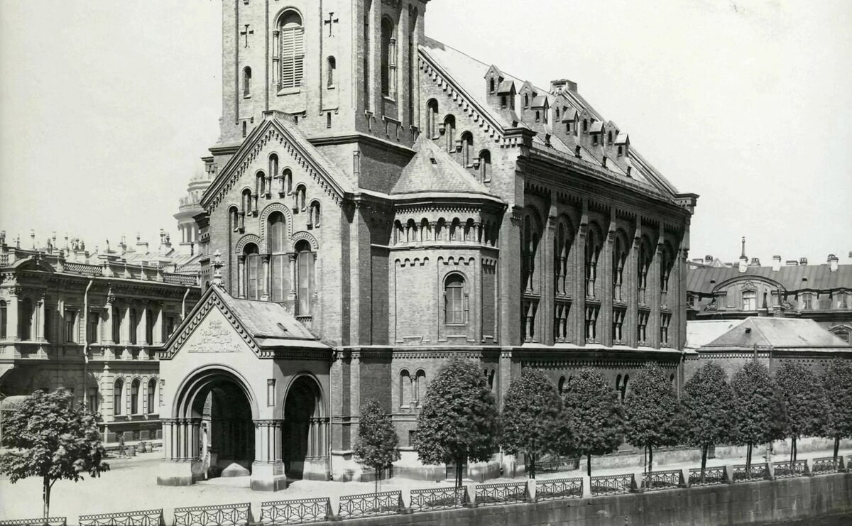 The German Reformed Church. Paintings by the artist Sergey Ratchin