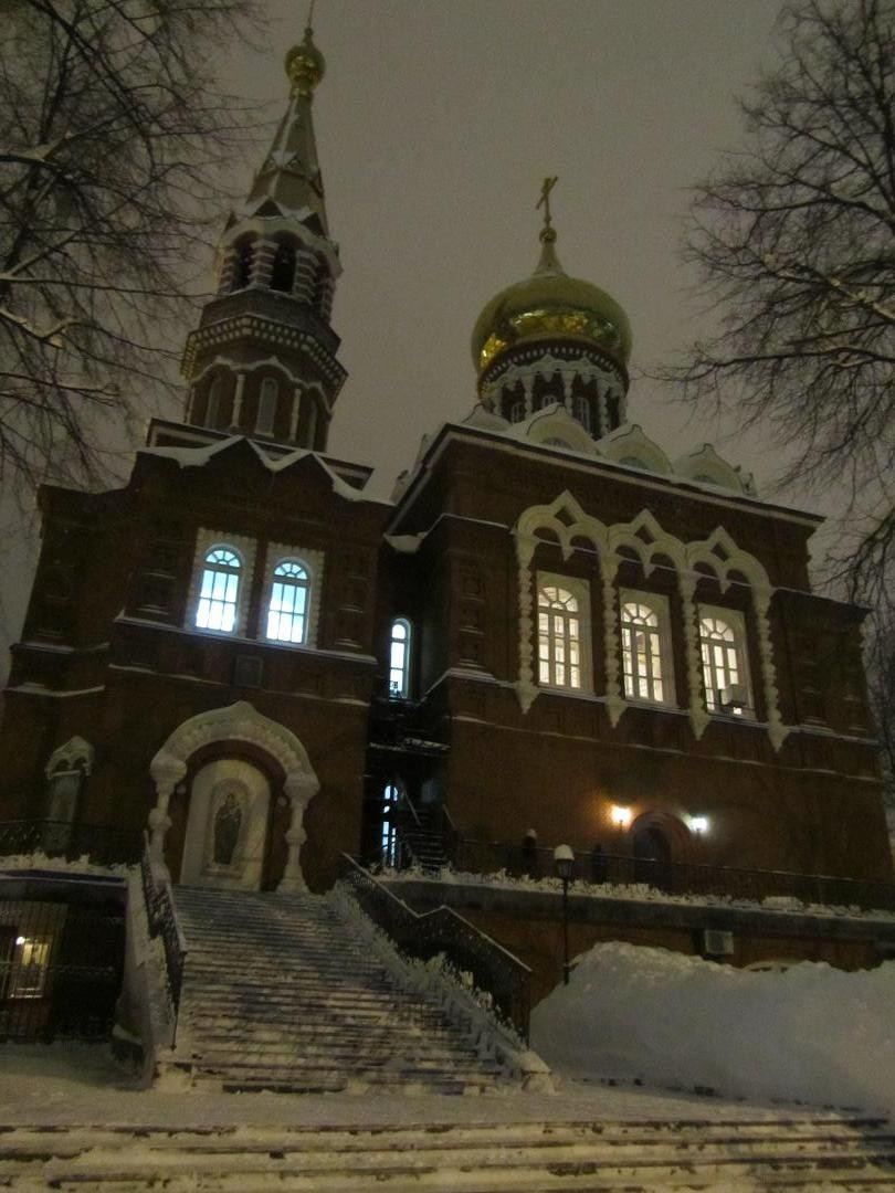 Соседняя Казанская церковь (2001)