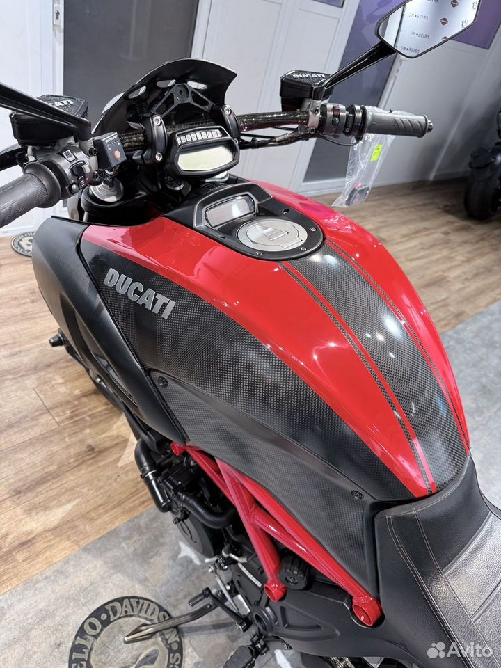 Купить 2015 Ducati Diavel Red Carbon — подробнее на сайте. Hello Davidson, Москва. Только хорошие мотоциклы…