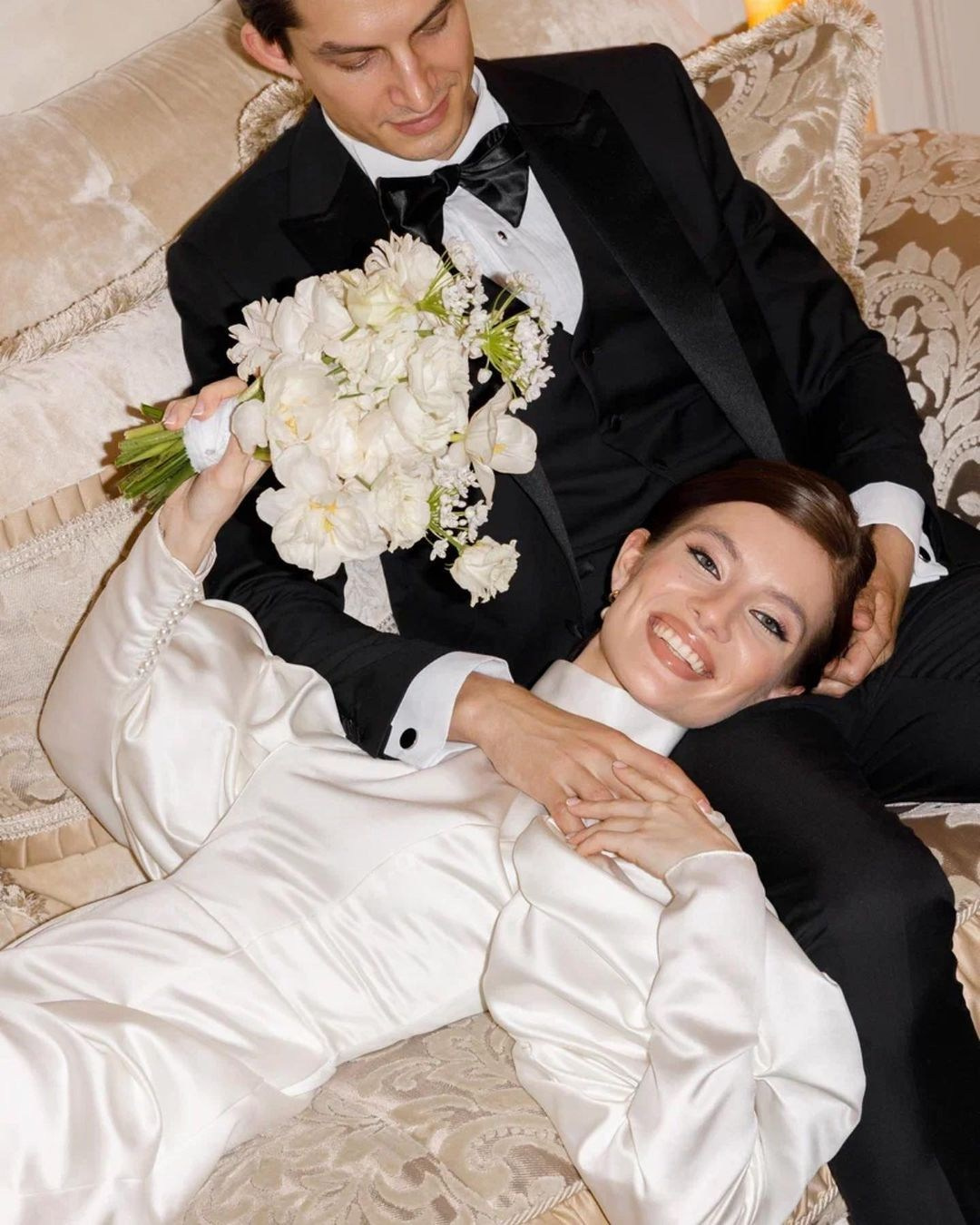 Белый нежный букет невесты из ранункулюсов