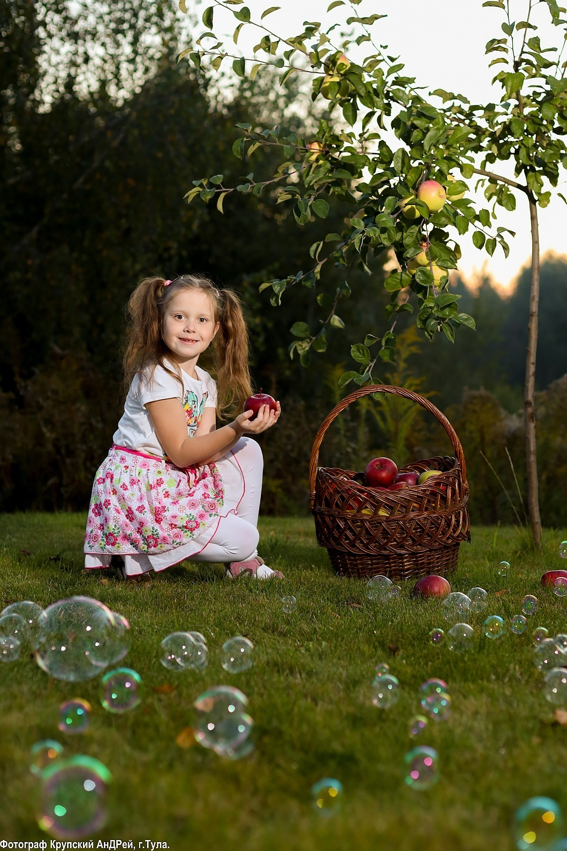 Фотосессия ребенка с яблоками в Туле. Фотограф в Туле Крупский АнДРей. Фотостудия «КАДР71» в Туле