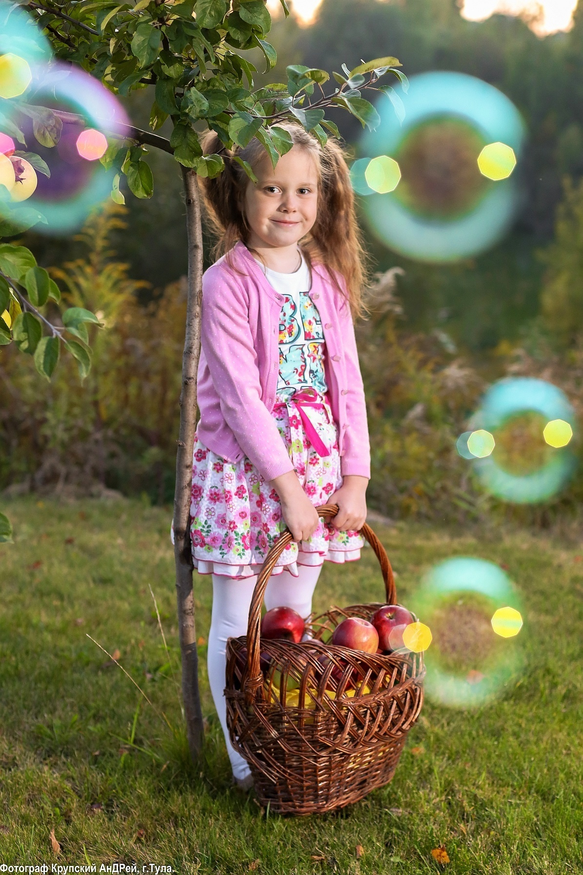 Фотосессия ребенка с яблоками в Туле. Фотограф в Туле Крупский АнДРей. Фотостудия «КАДР71» в Туле
