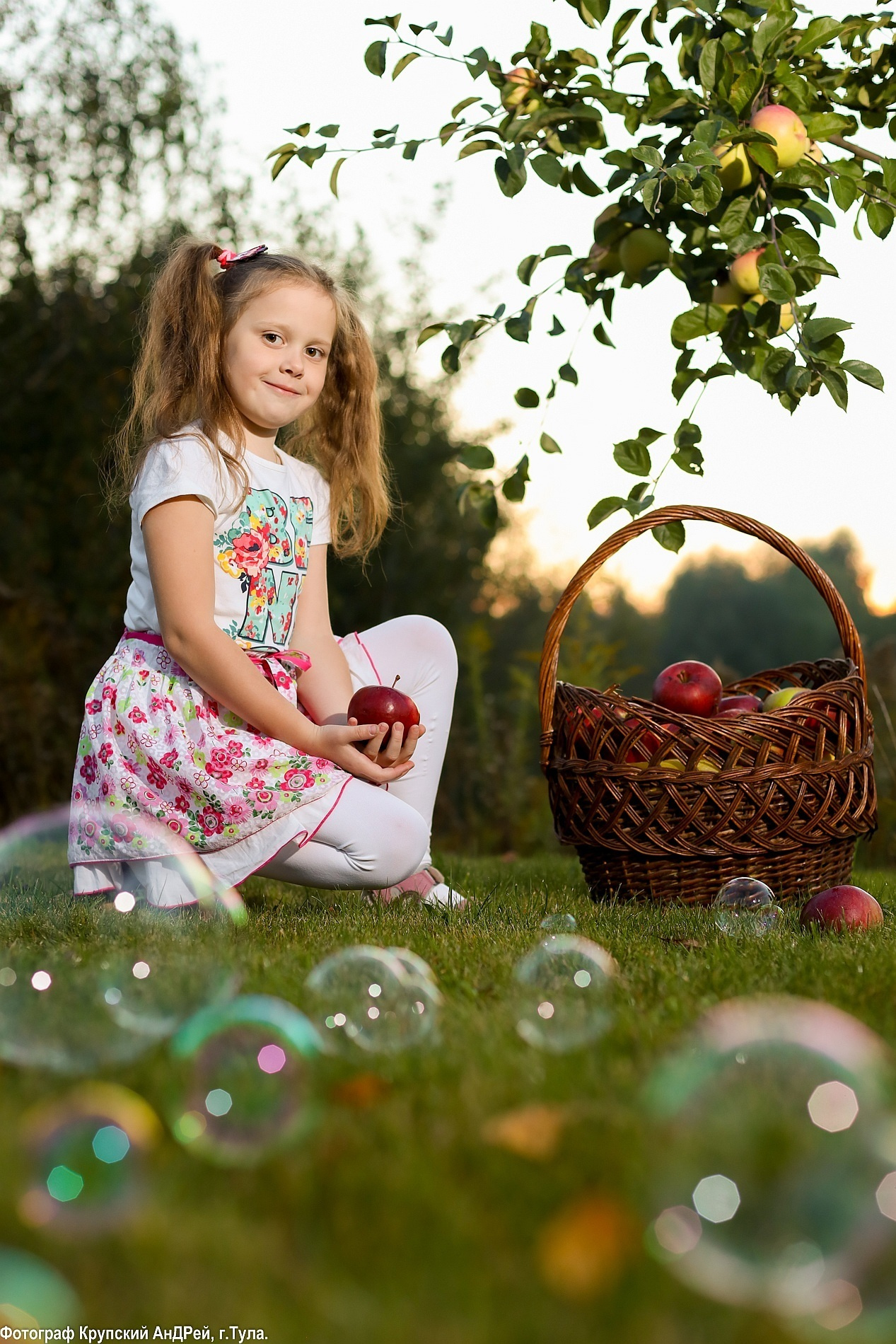Фотосессия ребенка с яблоками в Туле. Фотограф в Туле Крупский АнДРей. Фотостудия «КАДР71» в Туле