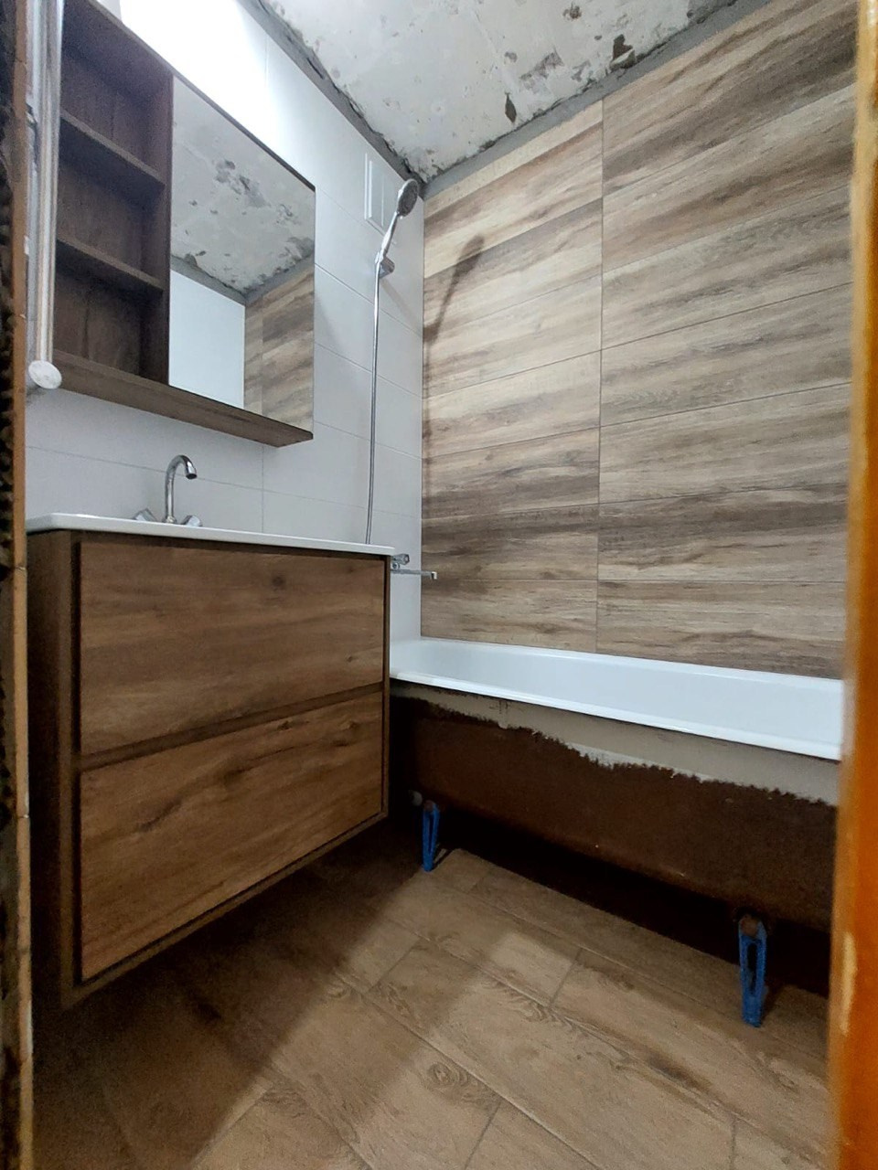 Ванная комната с раздельным санузлом (ул. Ф. Амирхана д. 79). Ремонт санузла, туалета, ванной под ключ в Казани. Укладка плитки