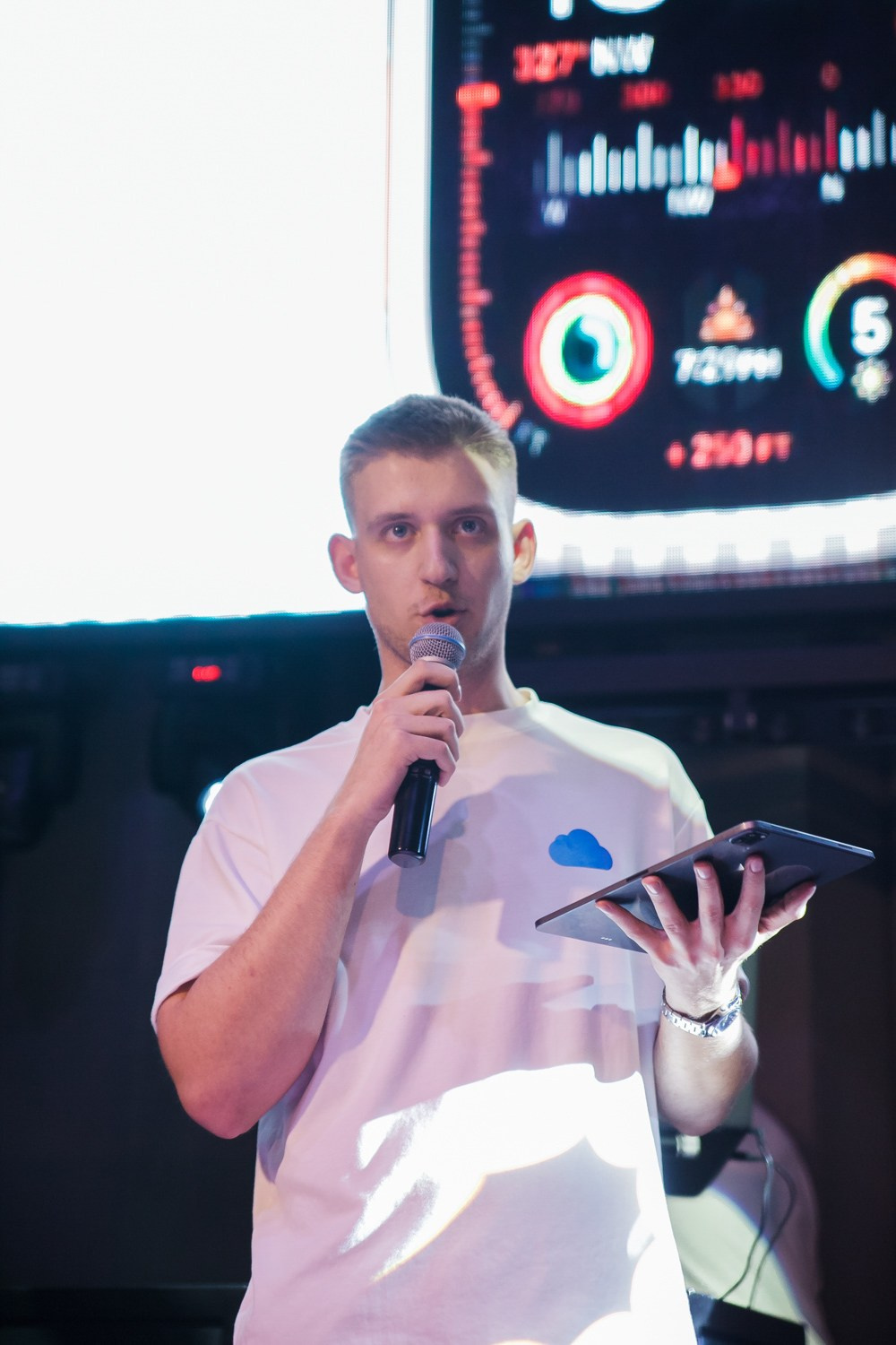 Презентация «Iphone 15». Свадебный и детский фотограф в Волгограде Слава Белов